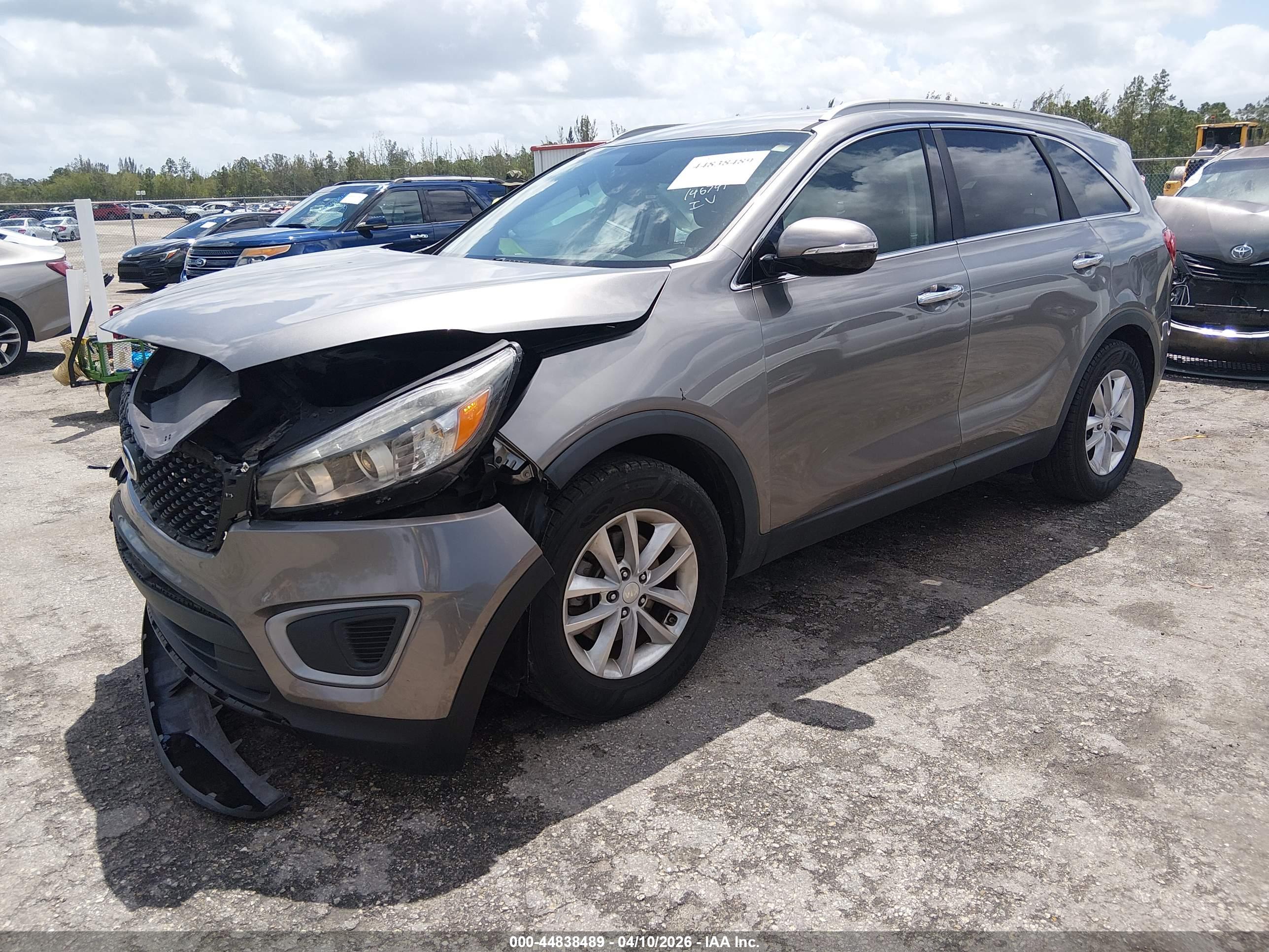 KIA SORENTO image 2