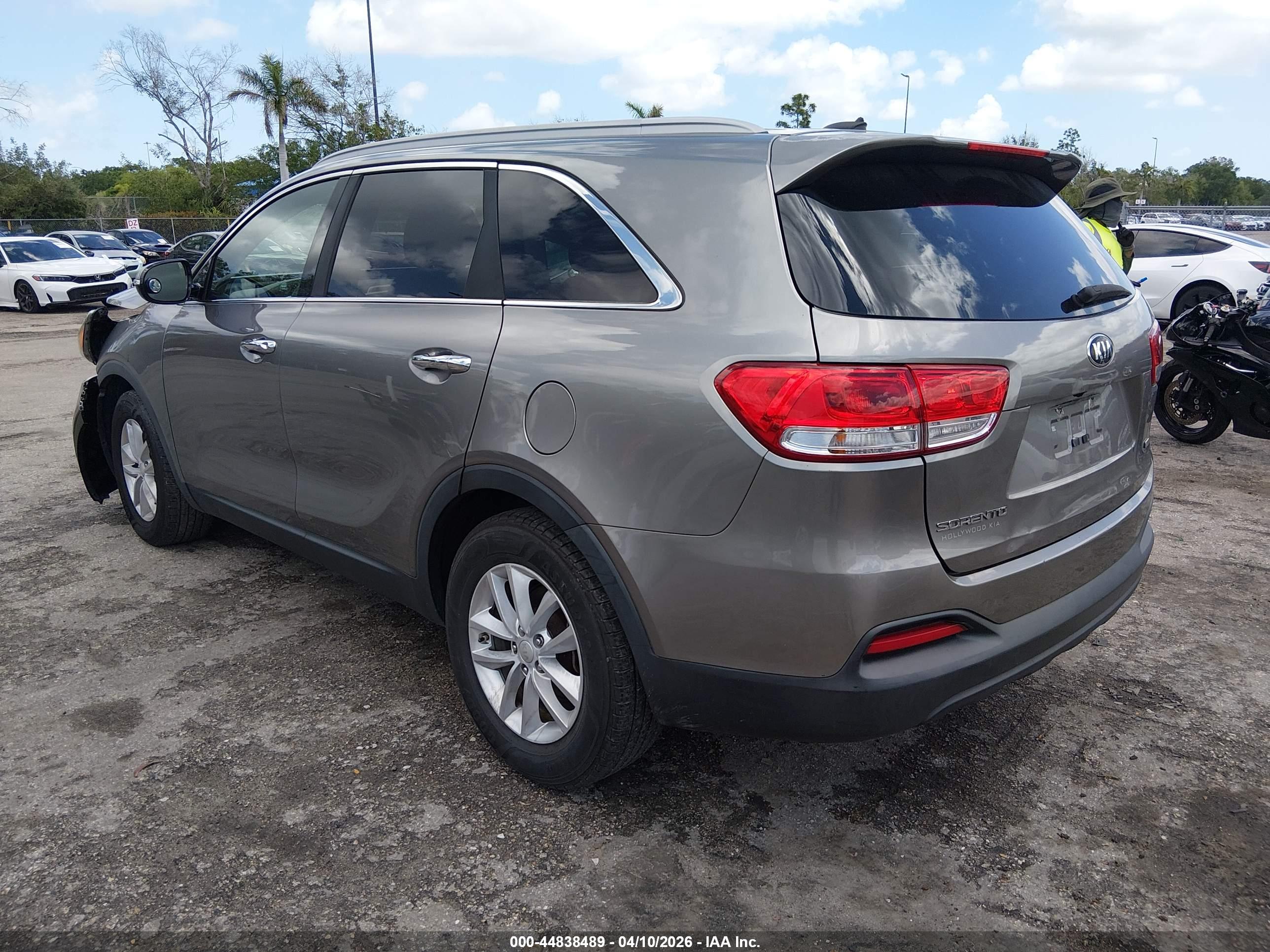 KIA SORENTO image 3