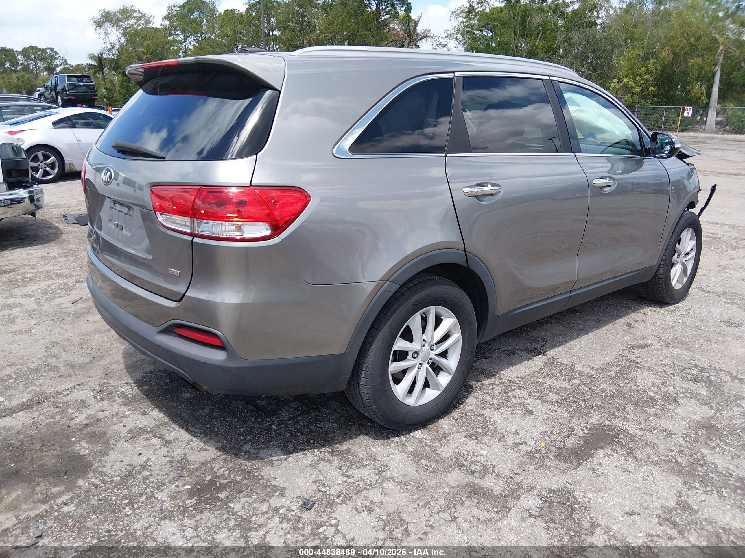 KIA SORENTO image 4