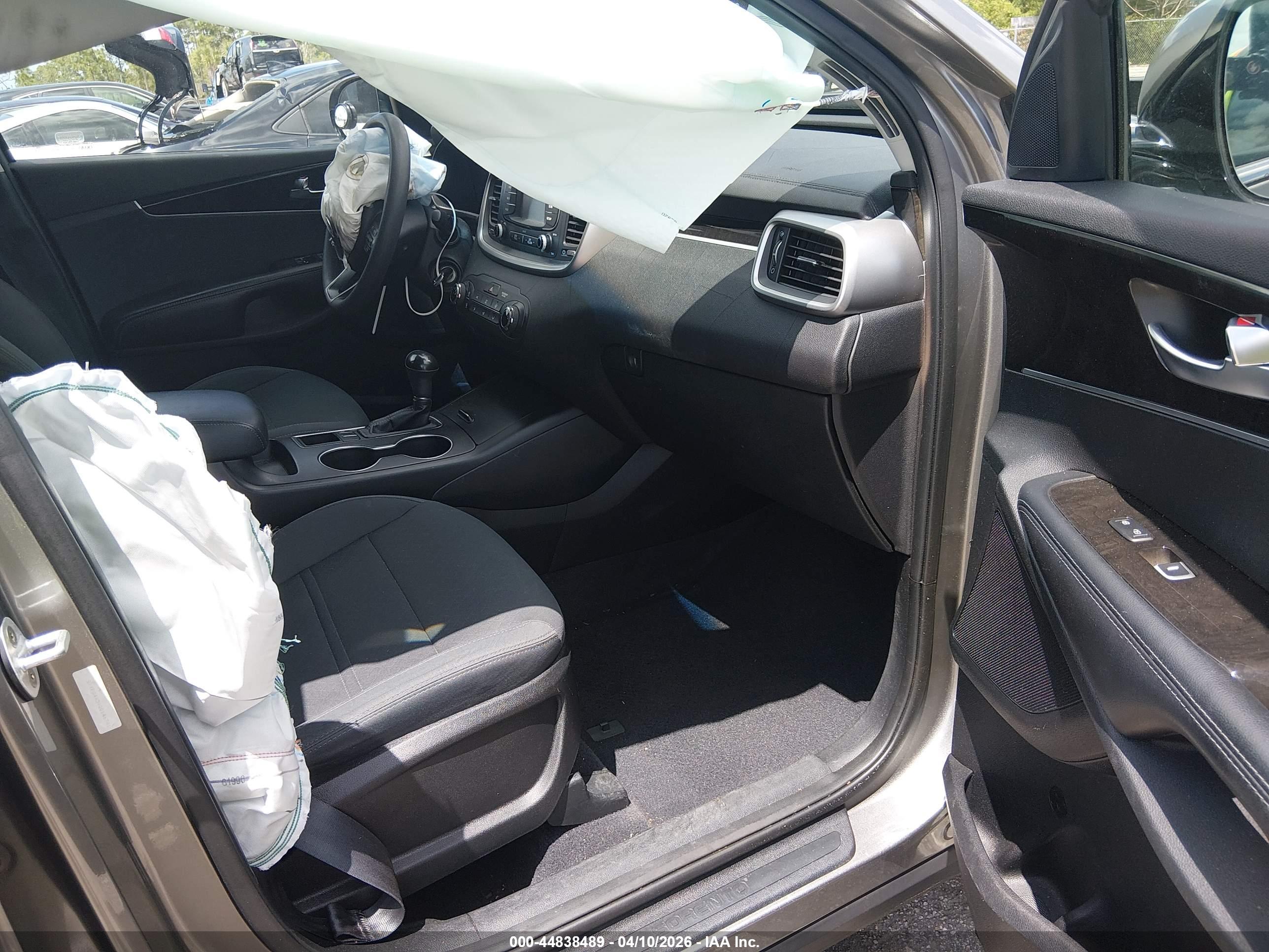 KIA SORENTO image 5