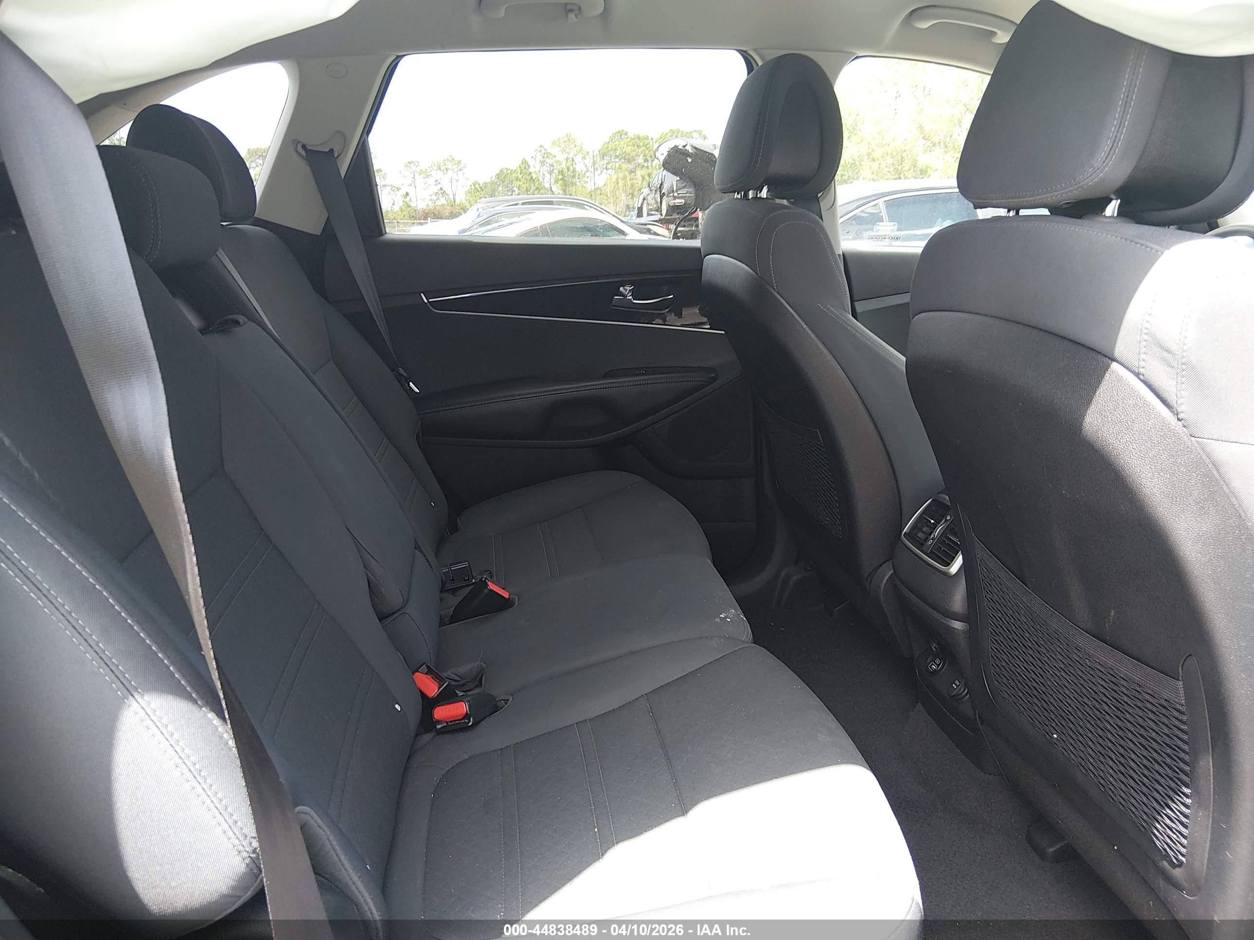 KIA SORENTO image 8