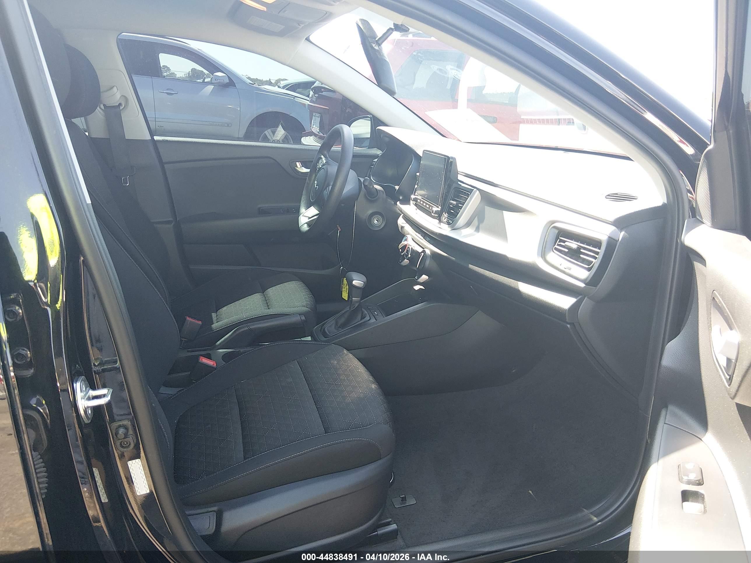 KIA RIO image 5