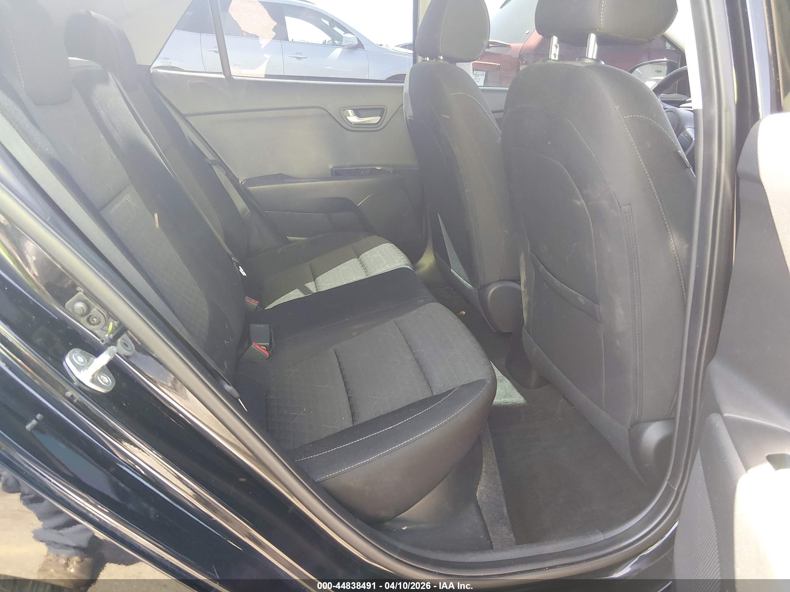 KIA RIO image 8