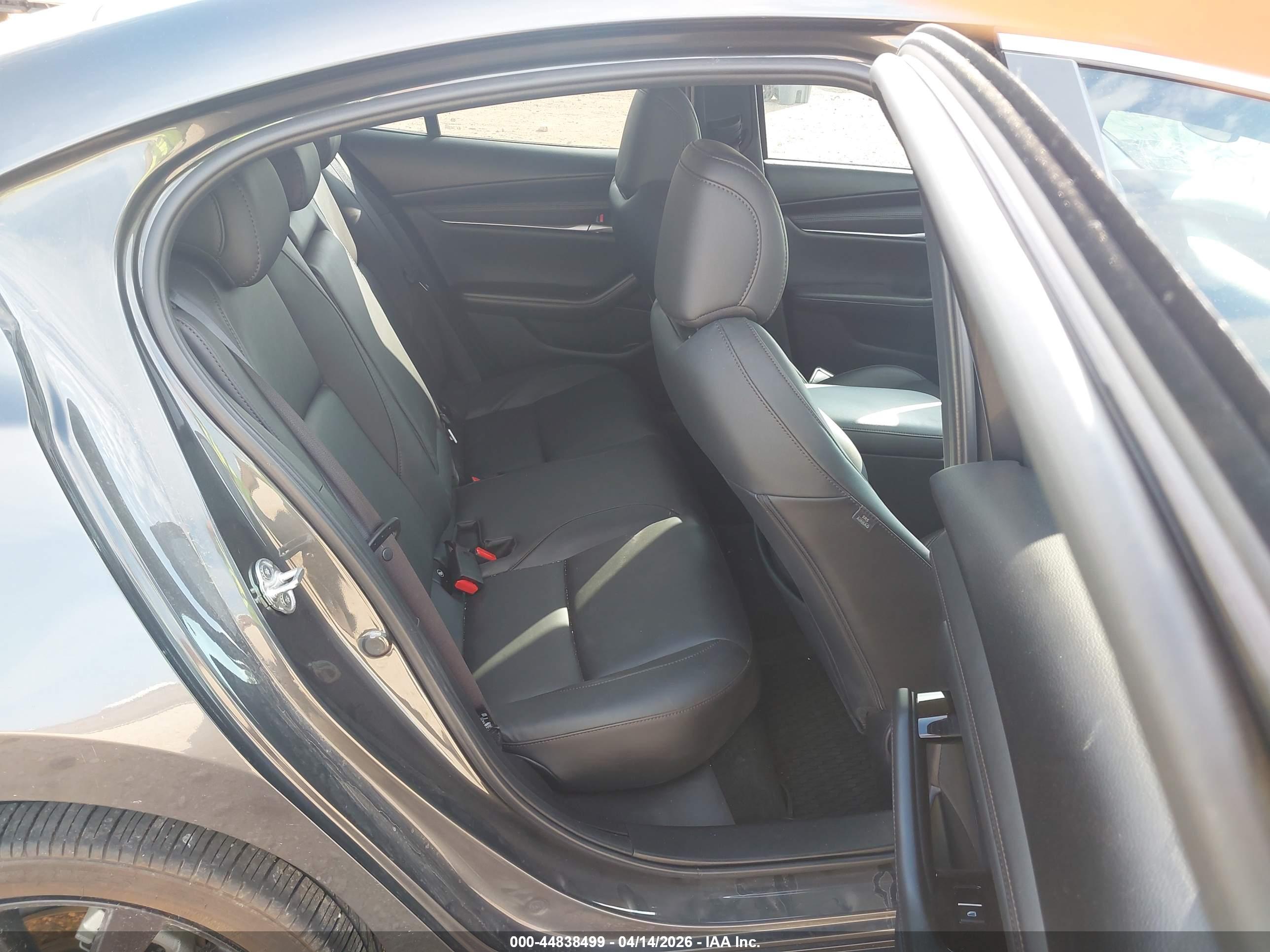 MAZDA MAZDA3 image 8