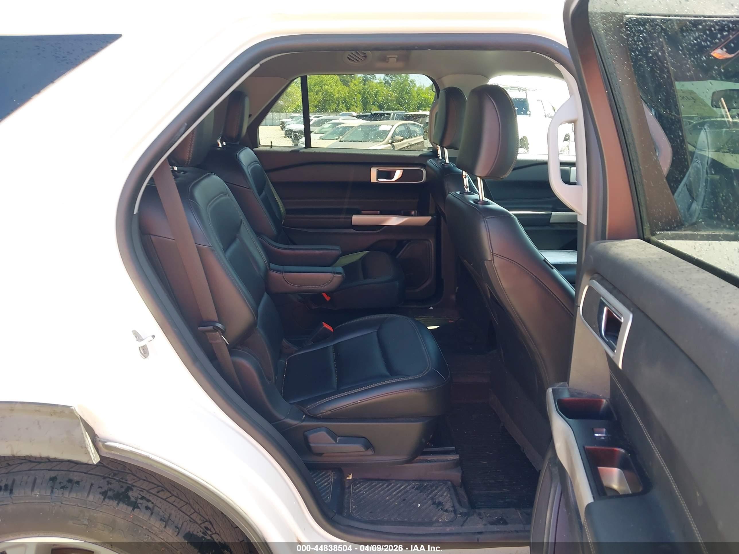 FORD EXPLORER image 8