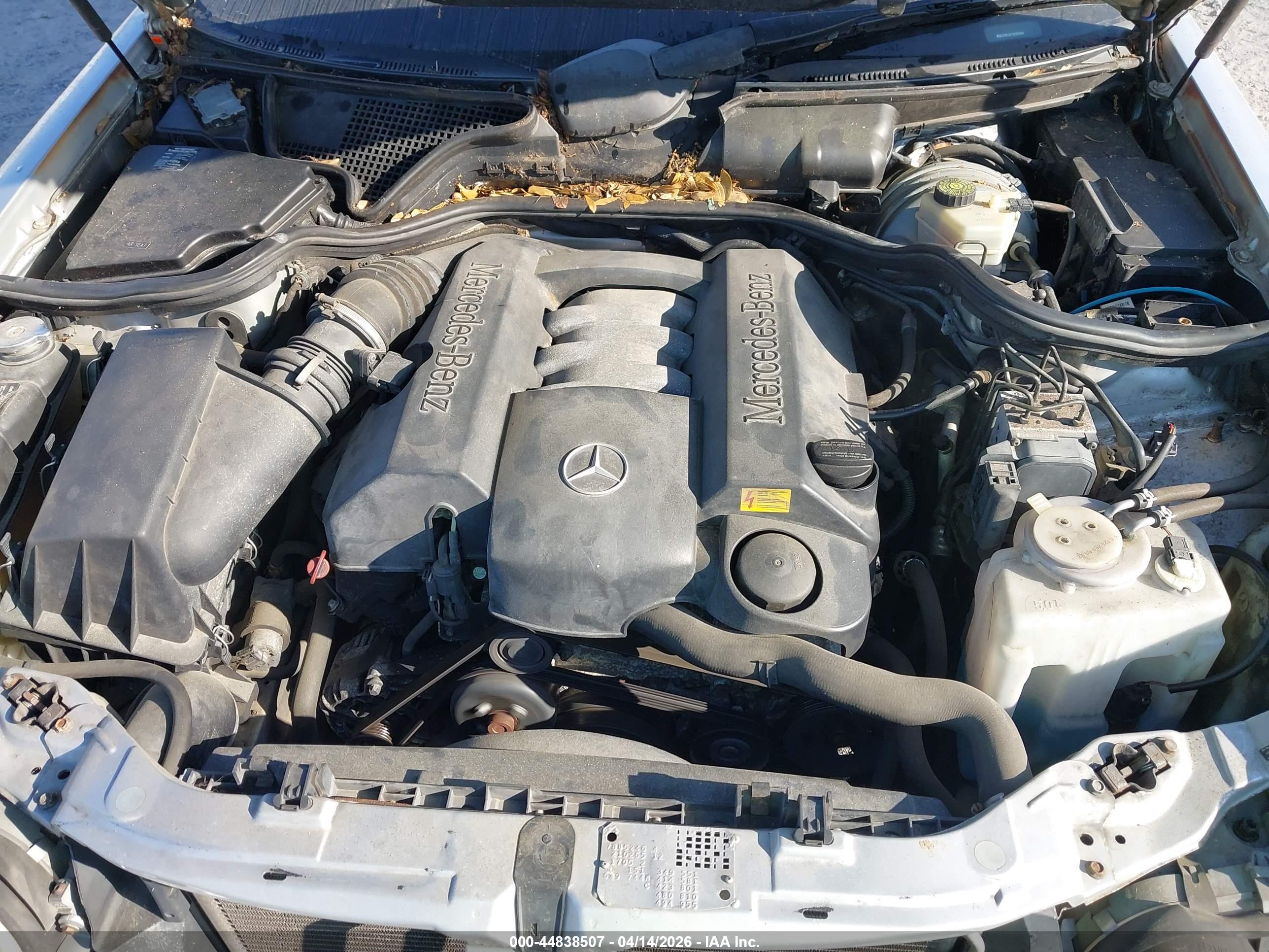 MERCEDES-BENZ E image 10