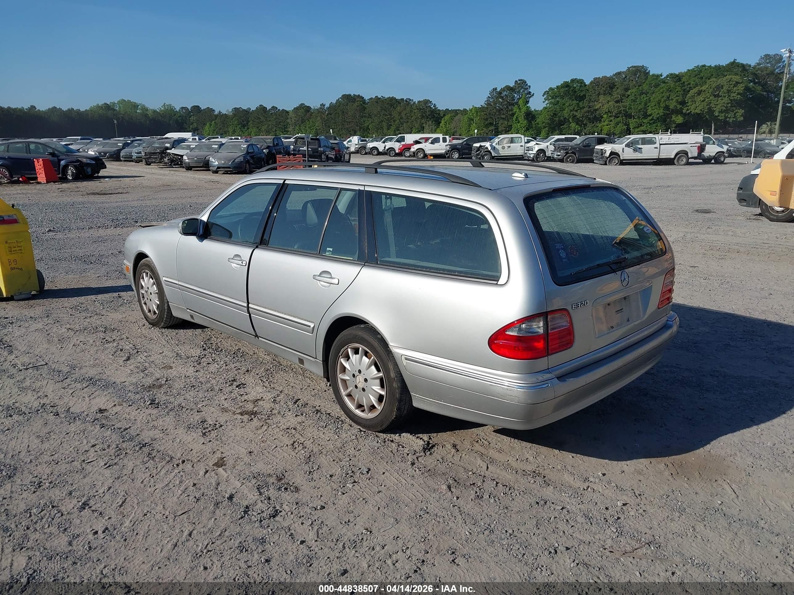 MERCEDES-BENZ E image 3