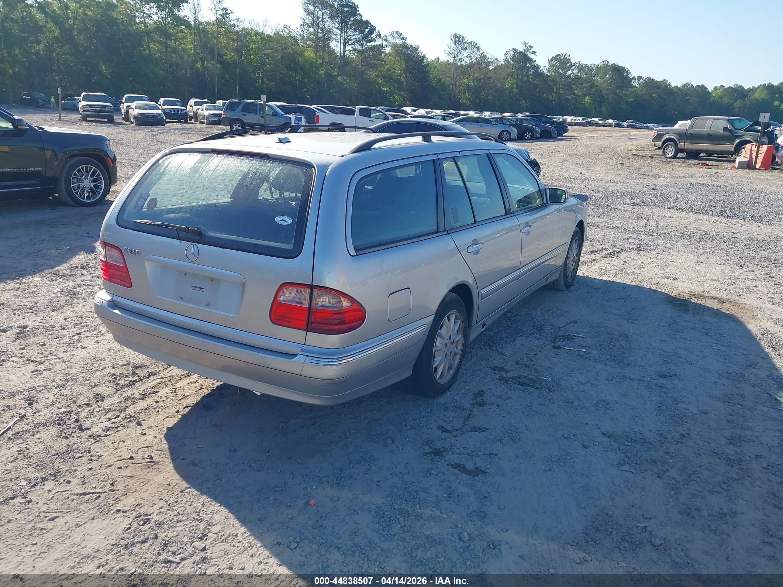 MERCEDES-BENZ E image 4