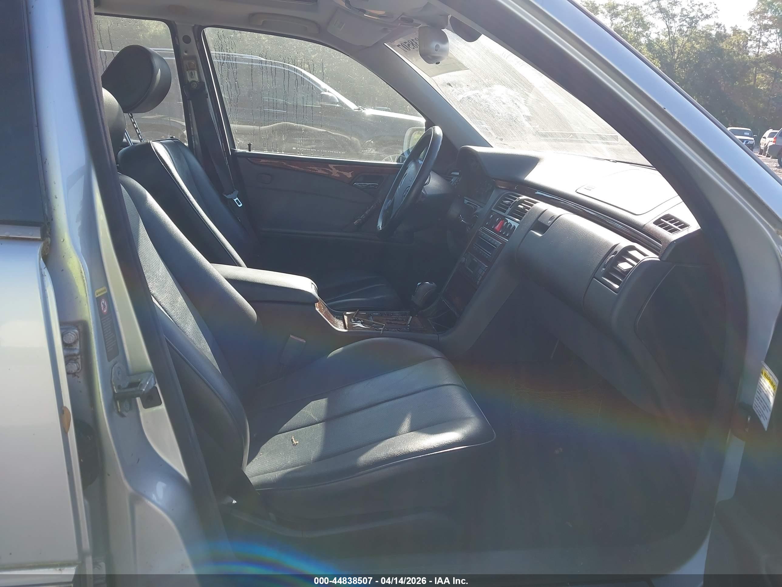 MERCEDES-BENZ E image 5