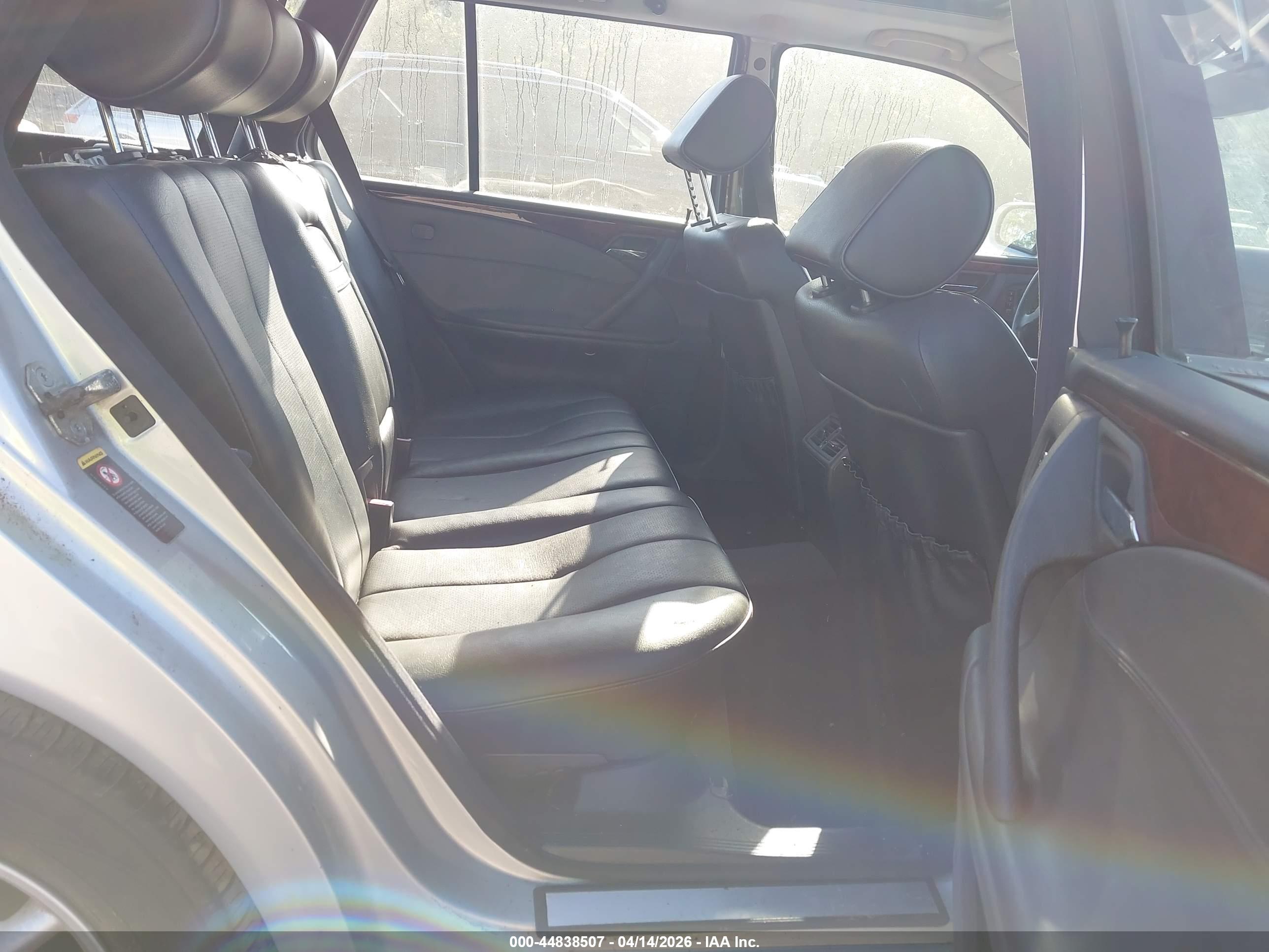 MERCEDES-BENZ E image 8