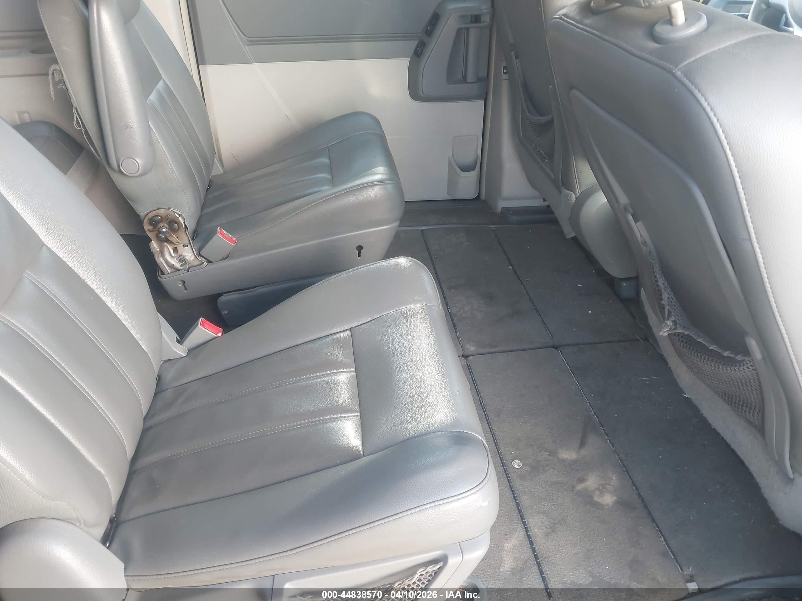 CHRYSLER TOWN image 8