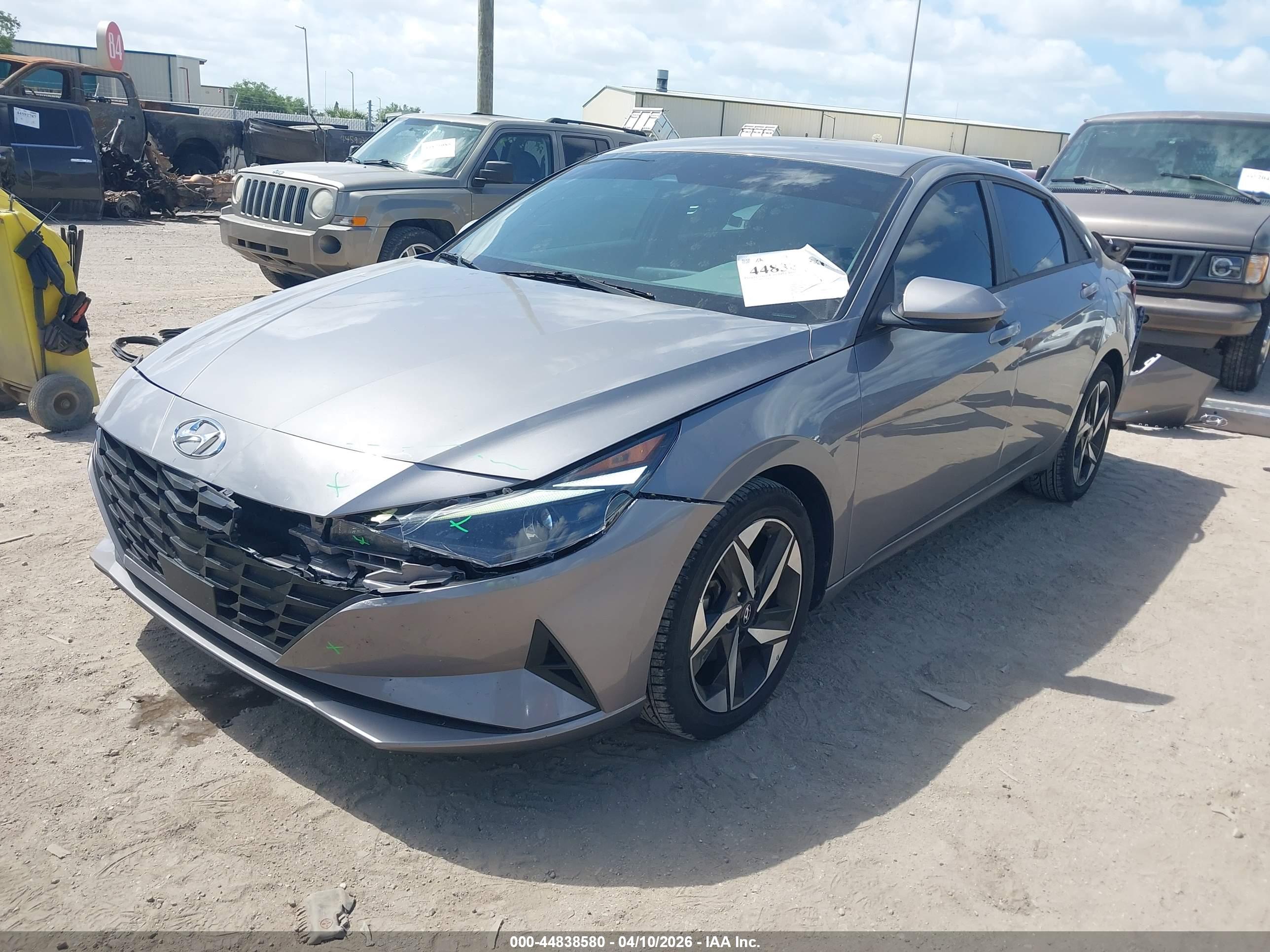 HYUNDAI ELANTRA image 2