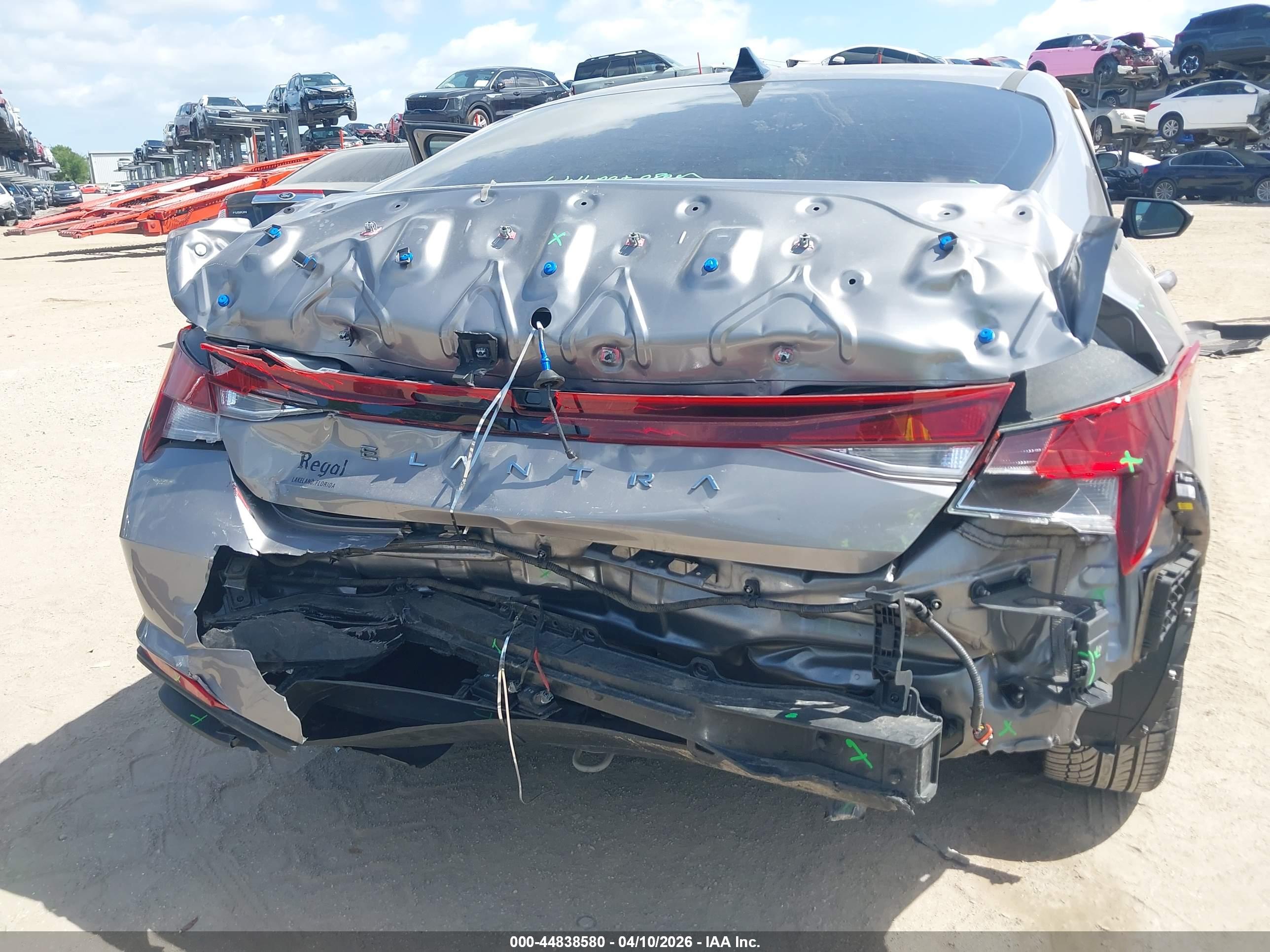HYUNDAI ELANTRA image 6