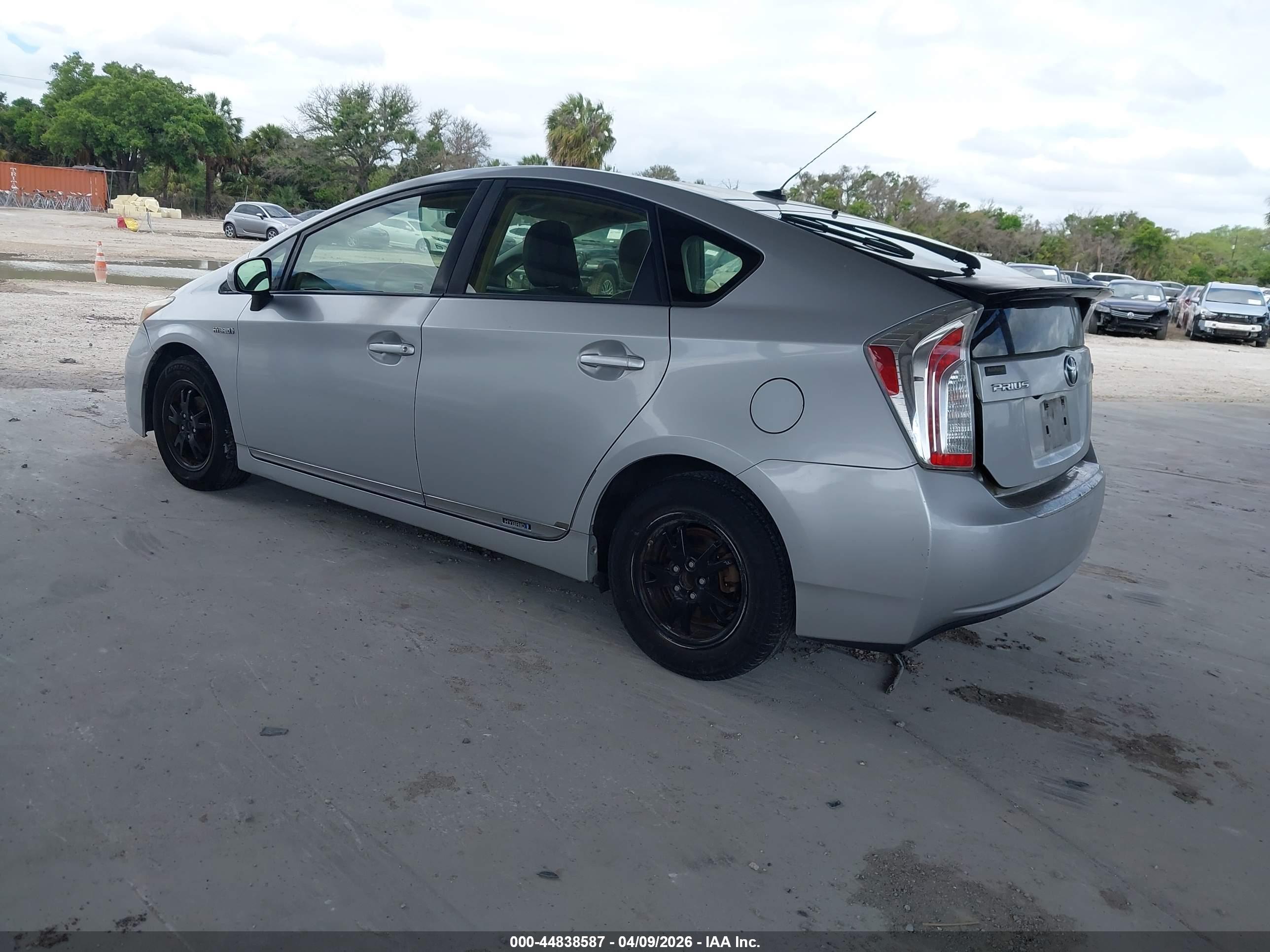 TOYOTA PRIUS image 3