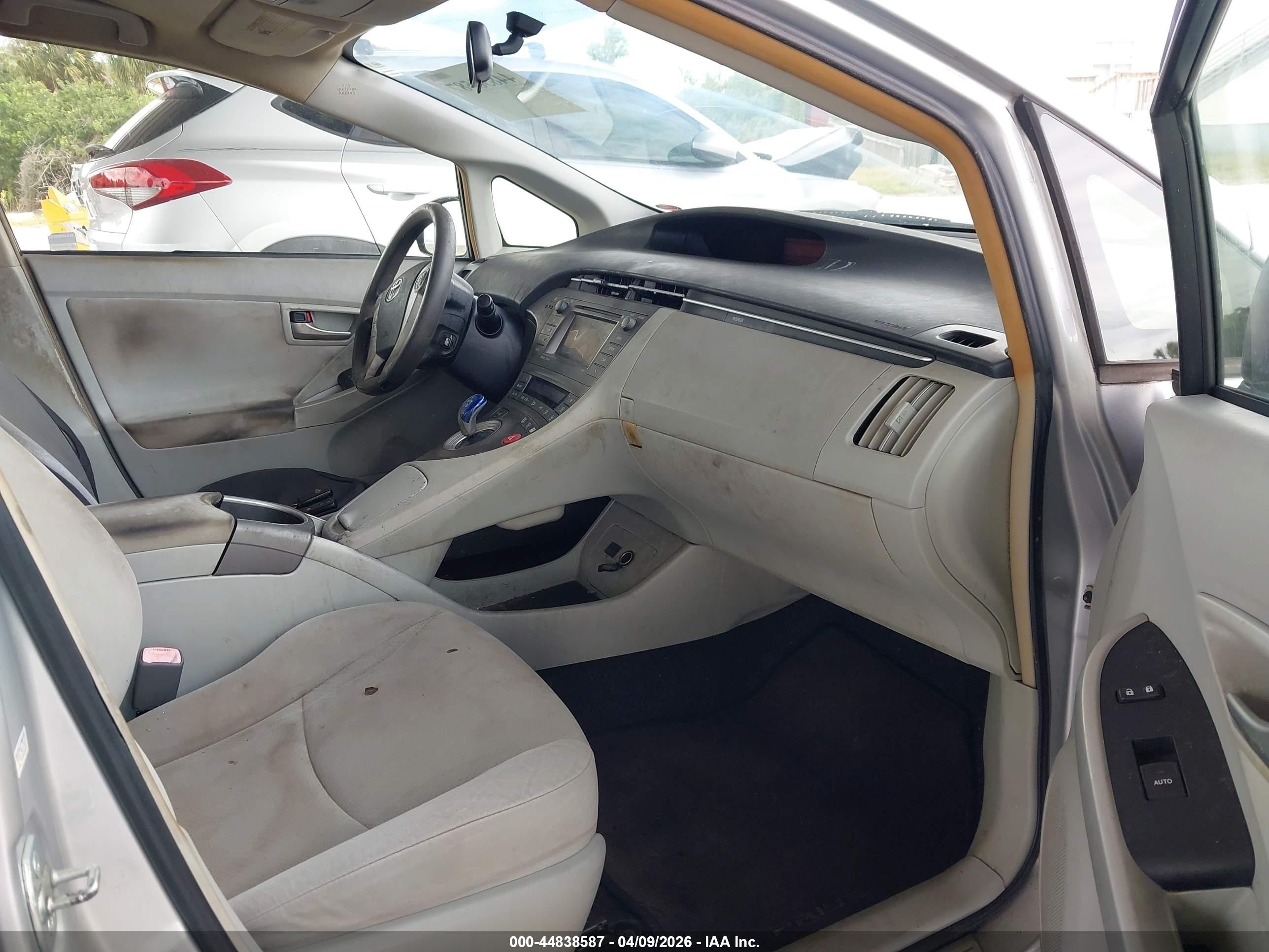 TOYOTA PRIUS image 5