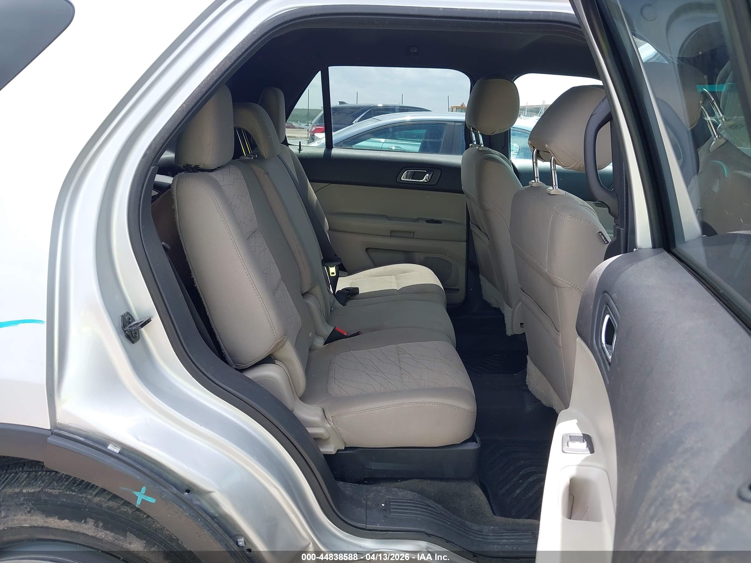 FORD EXPLORER image 8