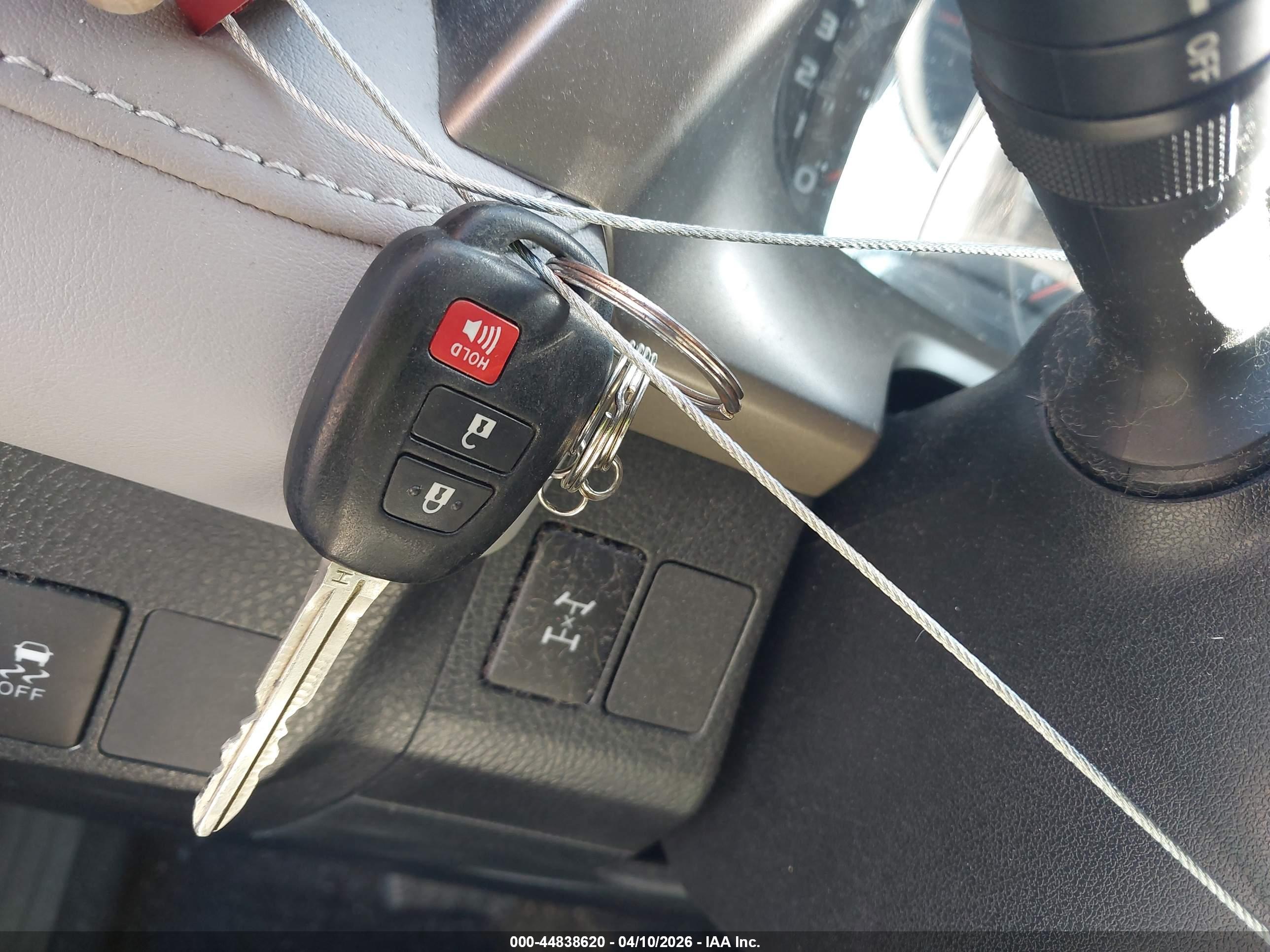 TOYOTA RAV4 image 11