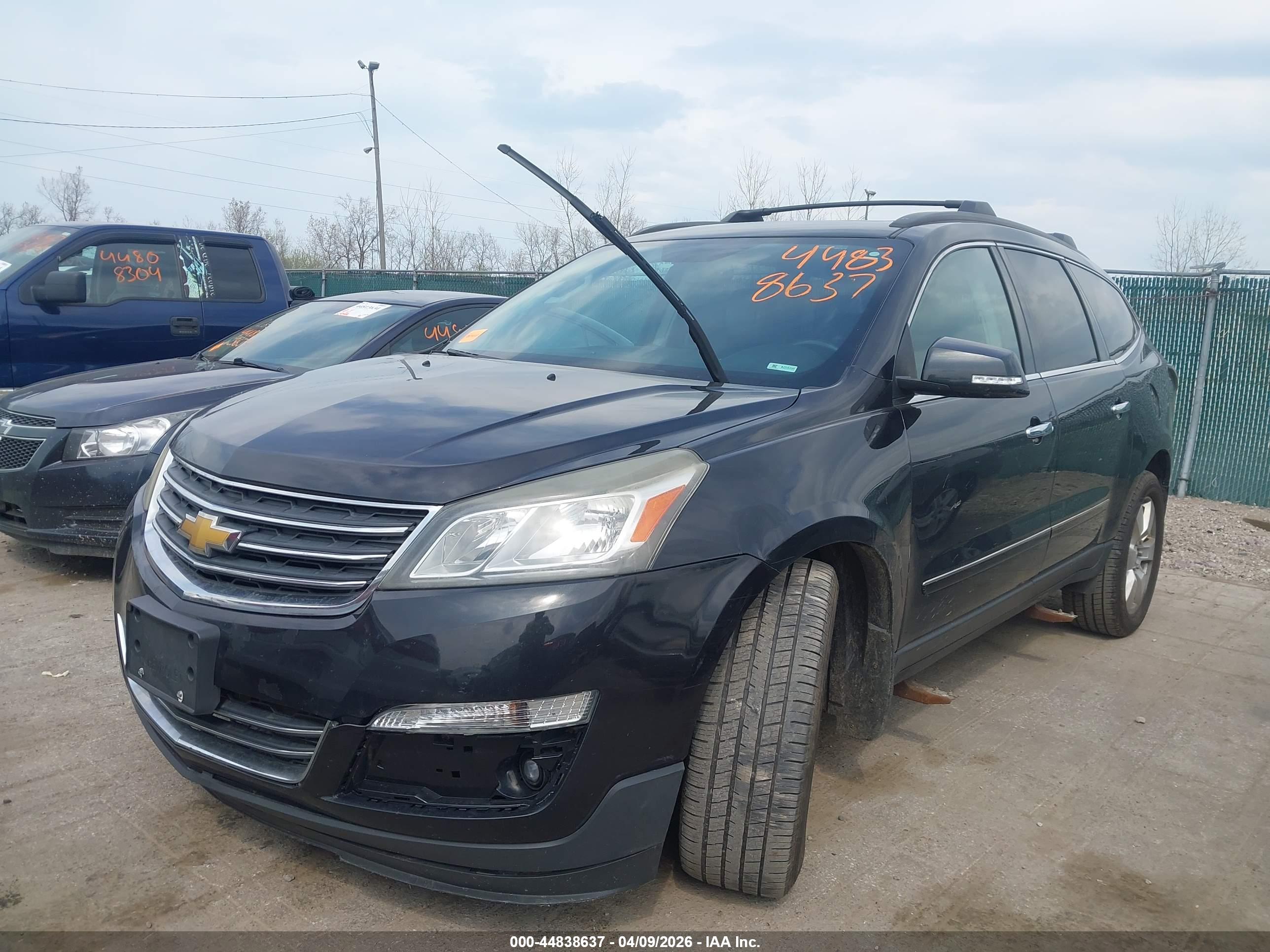 CHEVROLET TRAVERSE image 2