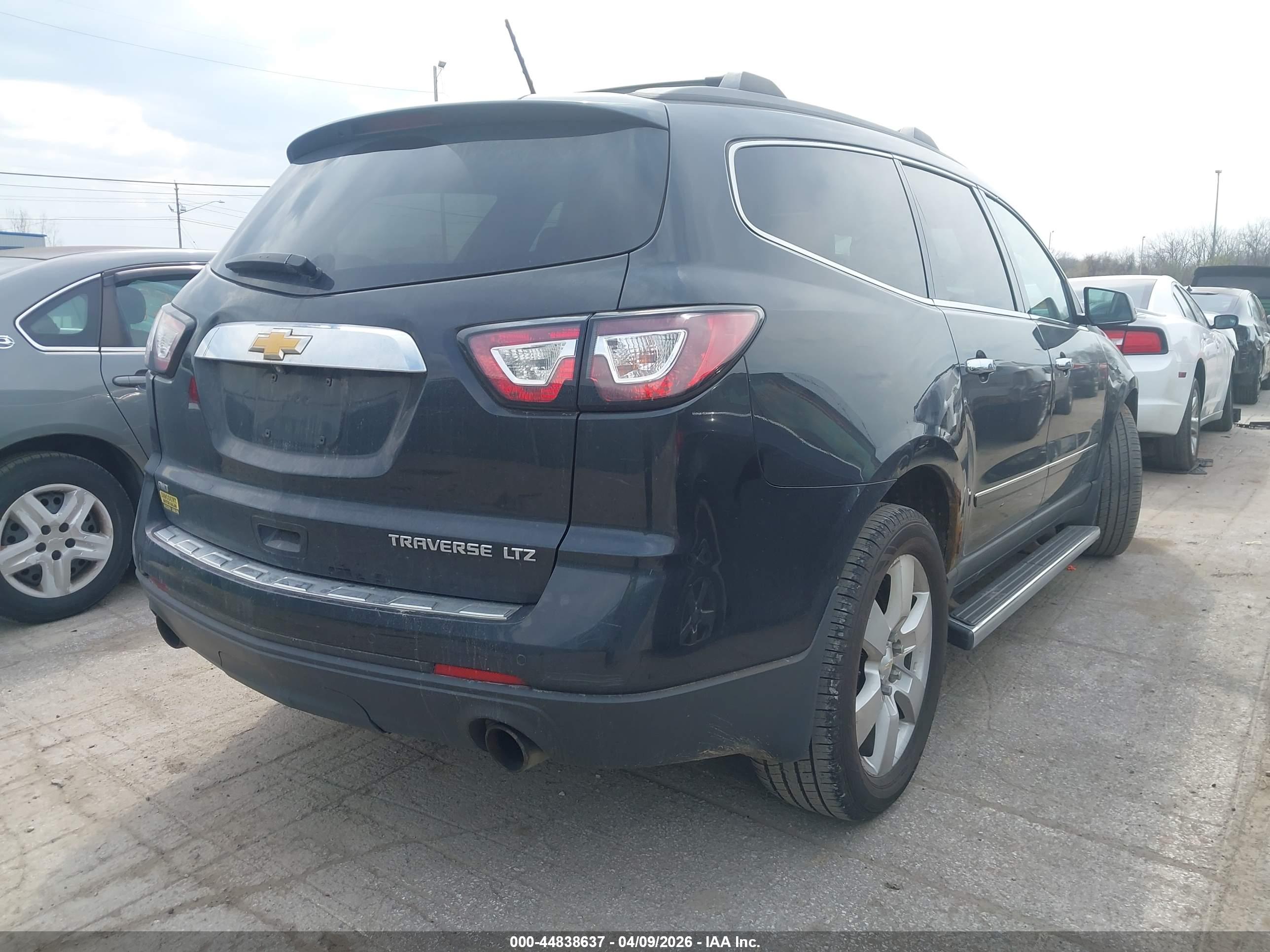 CHEVROLET TRAVERSE image 4