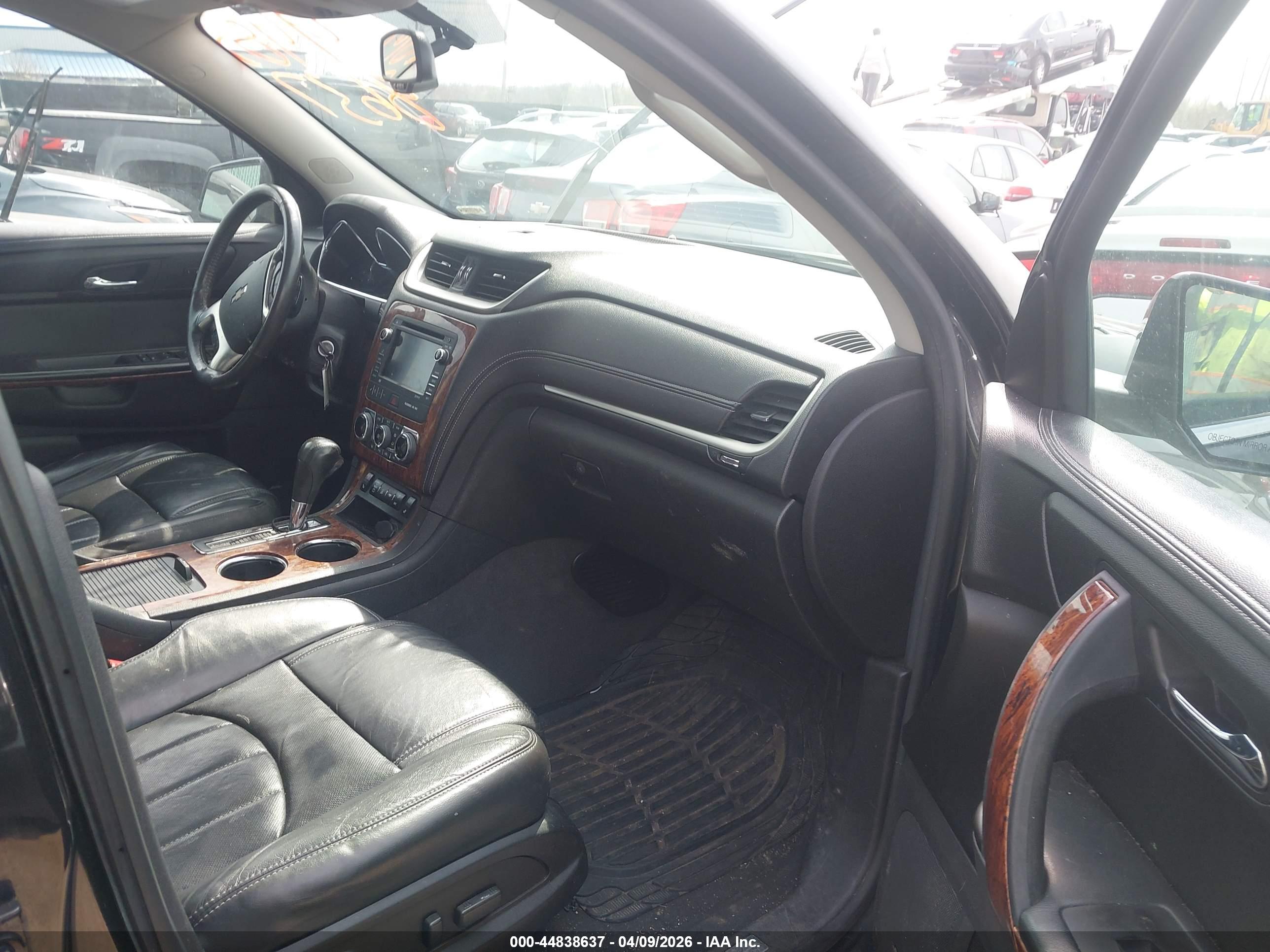 CHEVROLET TRAVERSE image 5