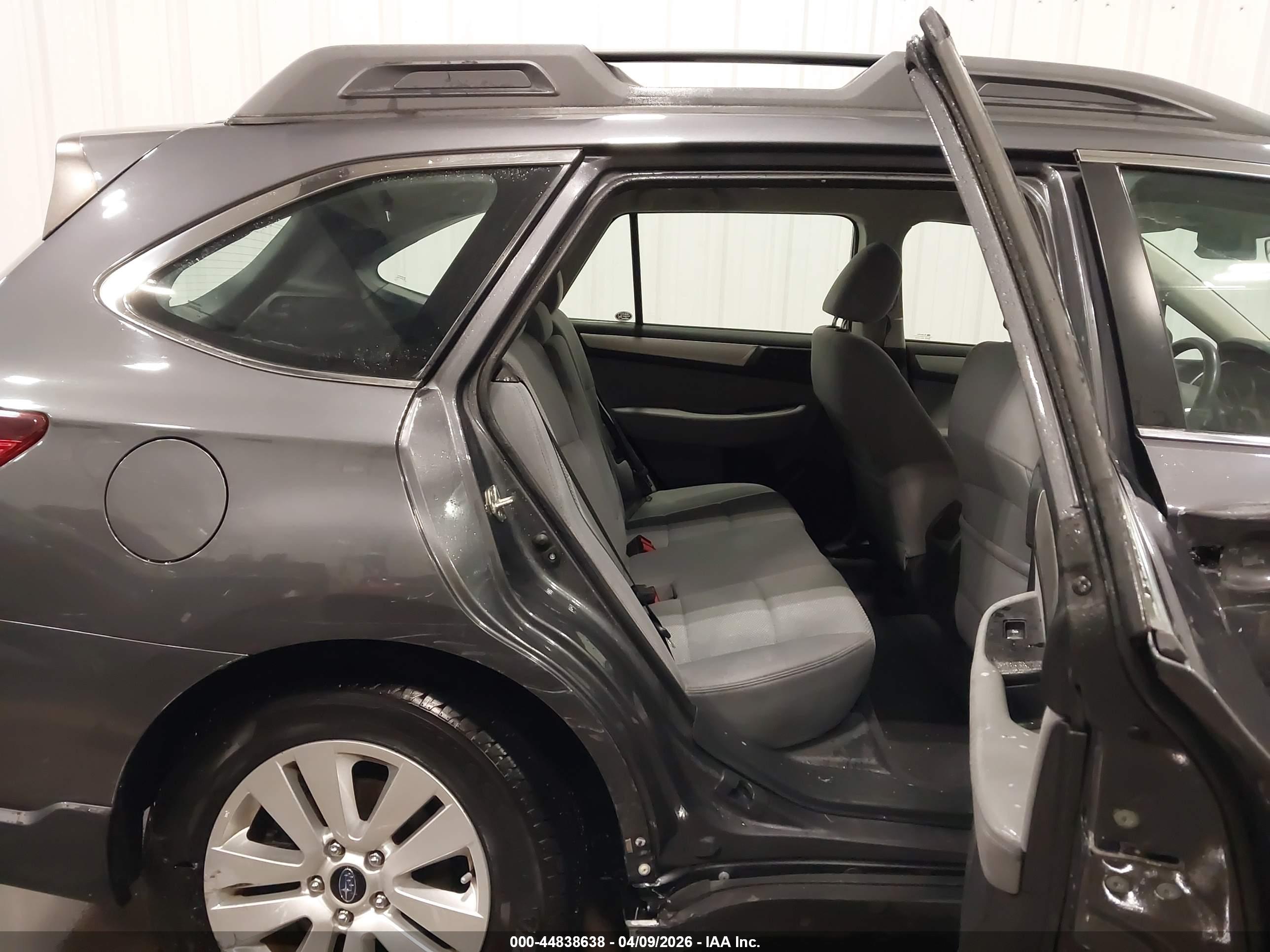 SUBARU OUTBACK image 8