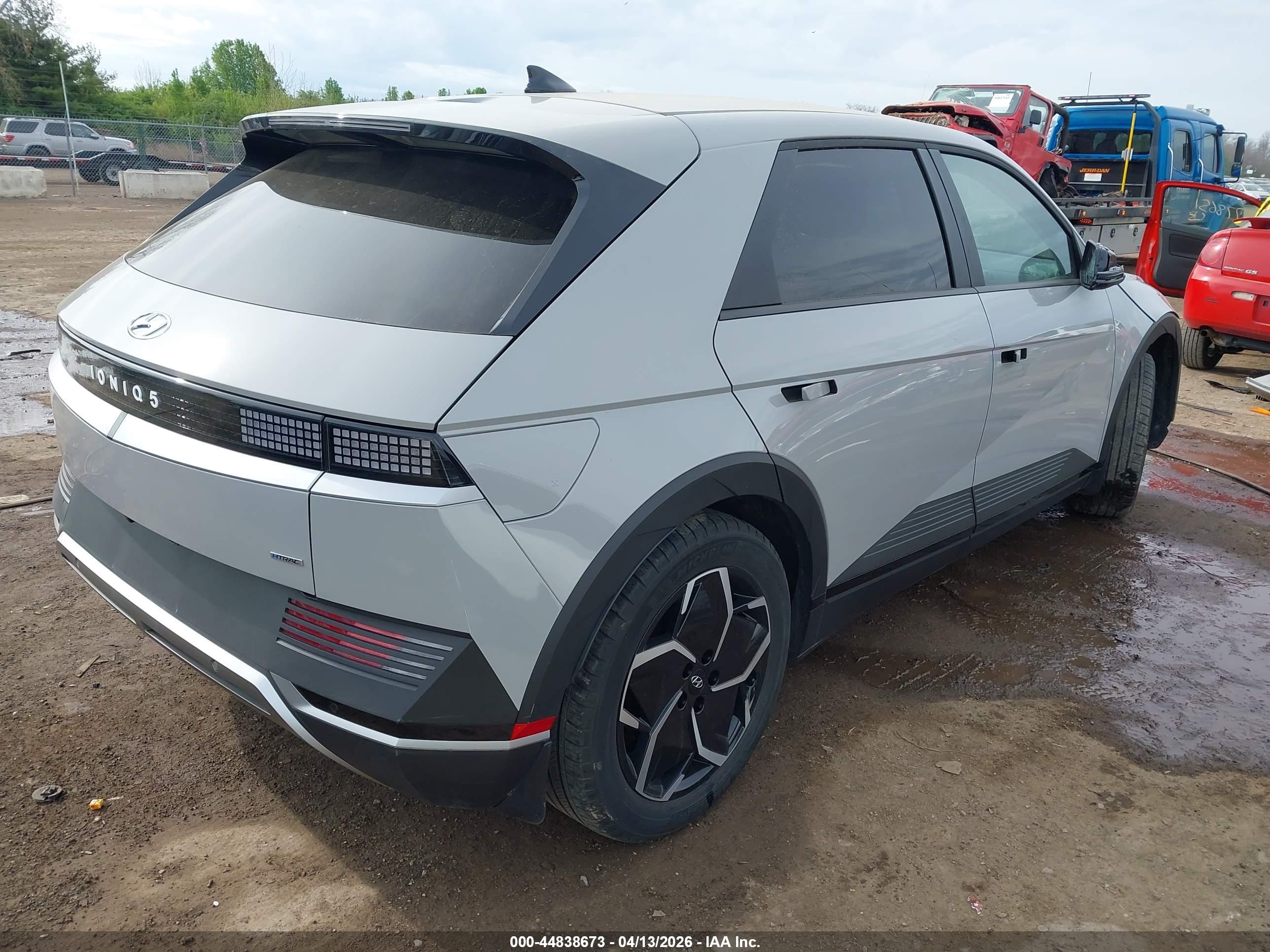 HYUNDAI IONIQ image 4