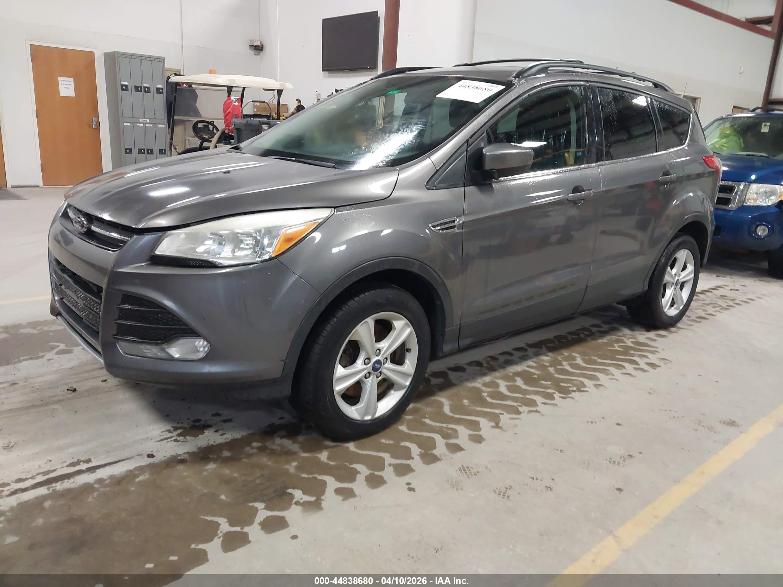 FORD ESCAPE image 2