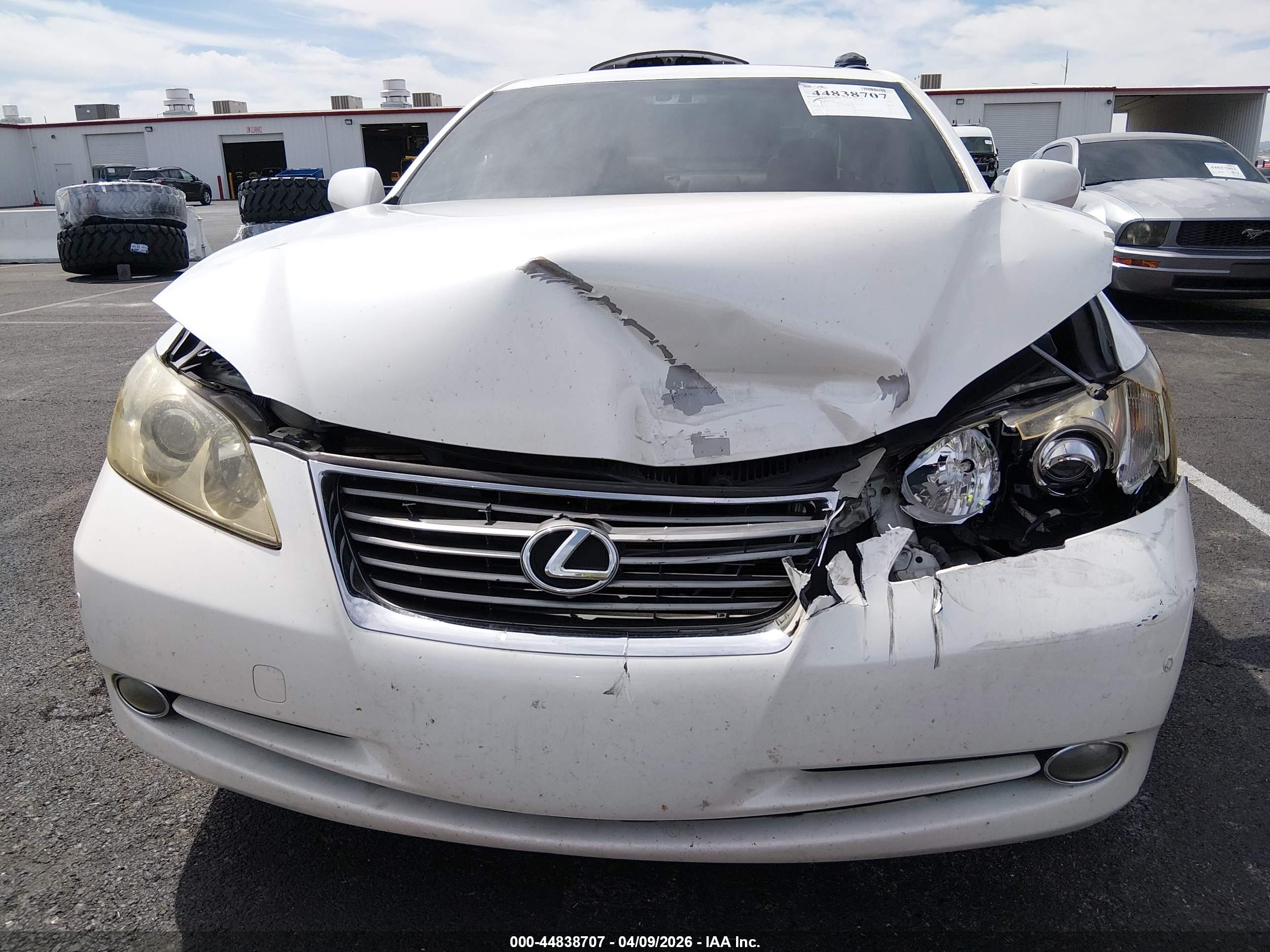 LEXUS ES image 6