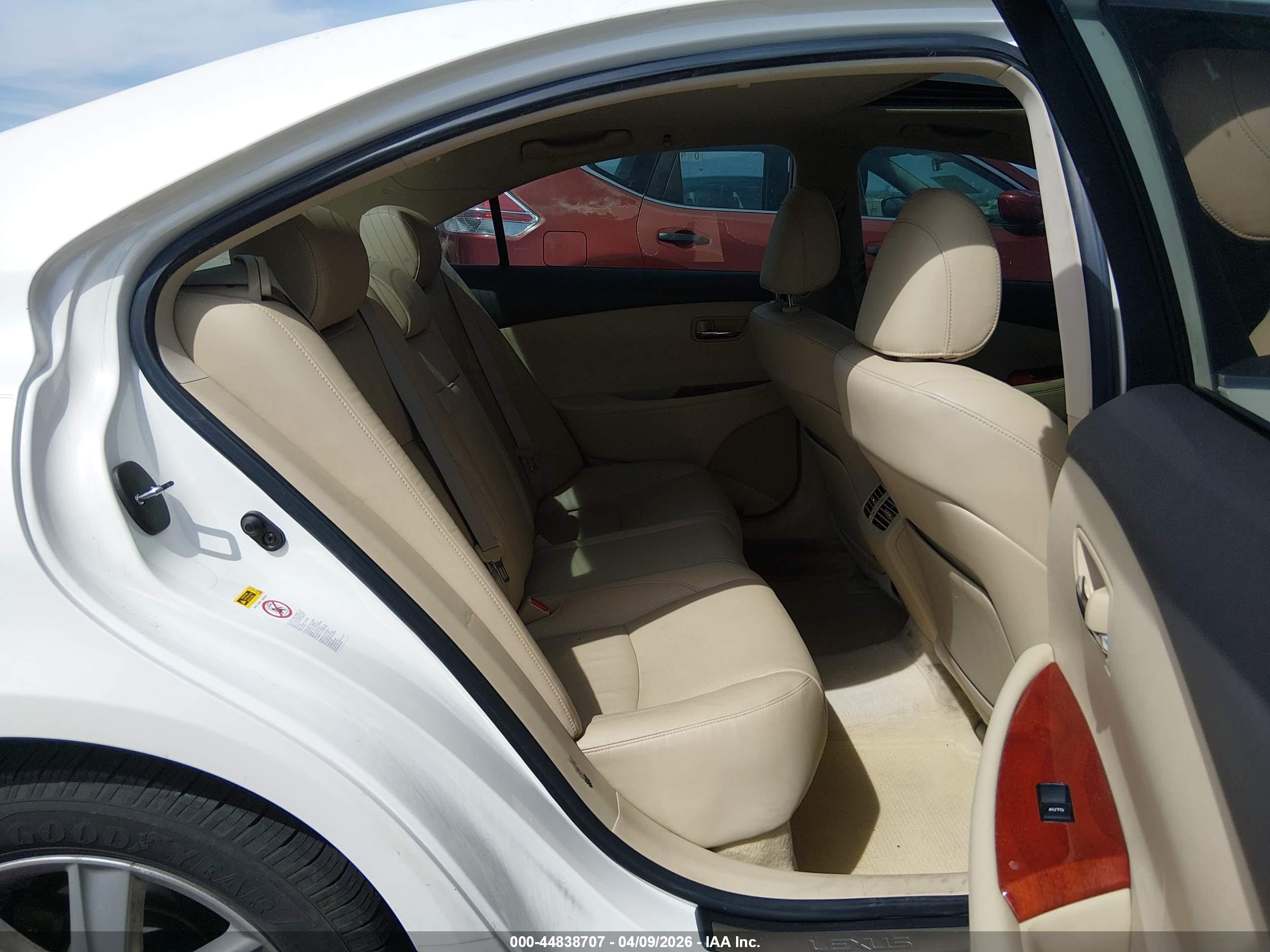 LEXUS ES image 8