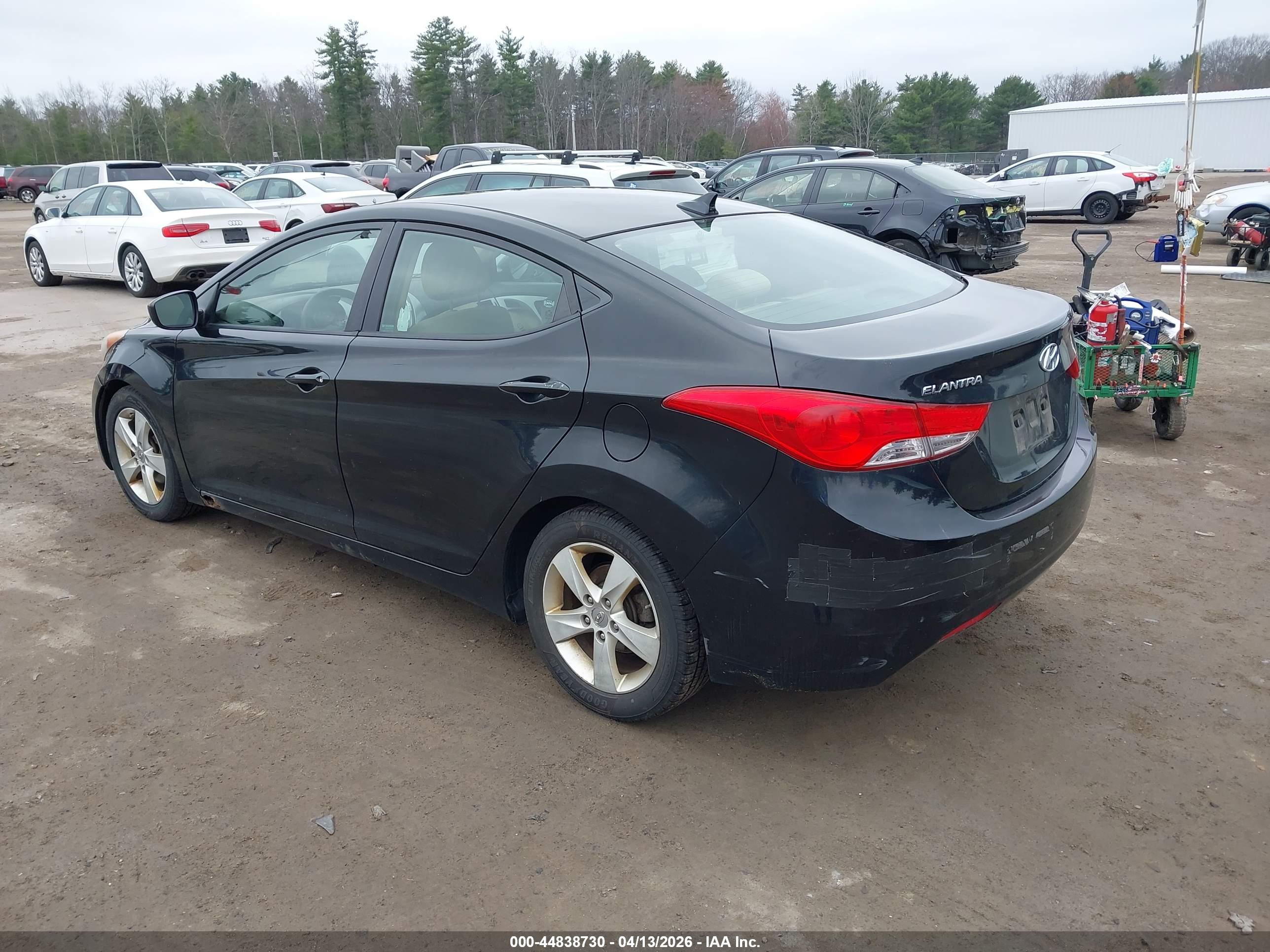 HYUNDAI ELANTRA image 3