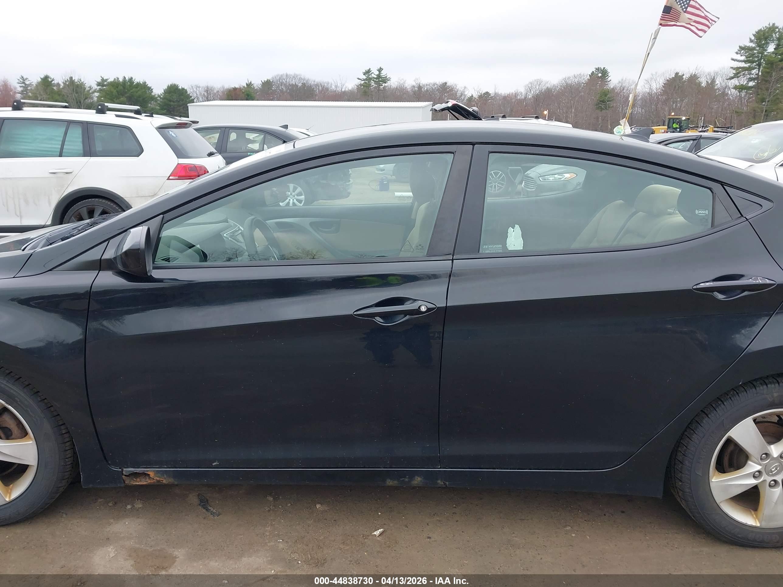 HYUNDAI ELANTRA image 6