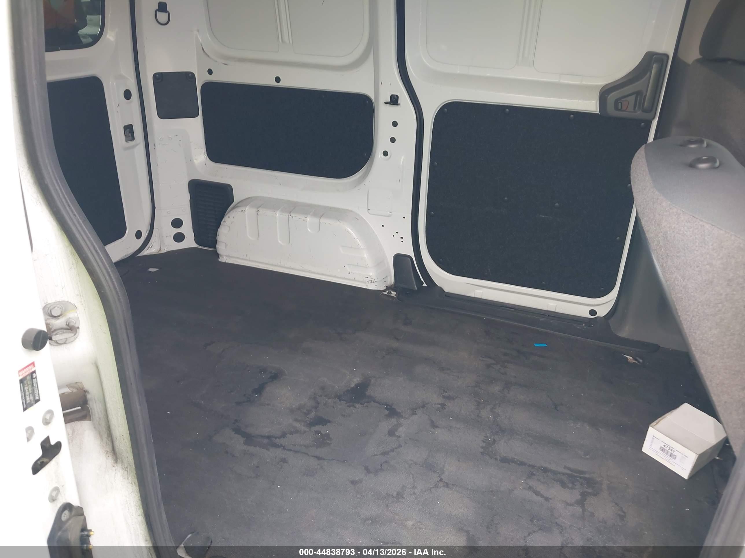 NISSAN NV200 image 8