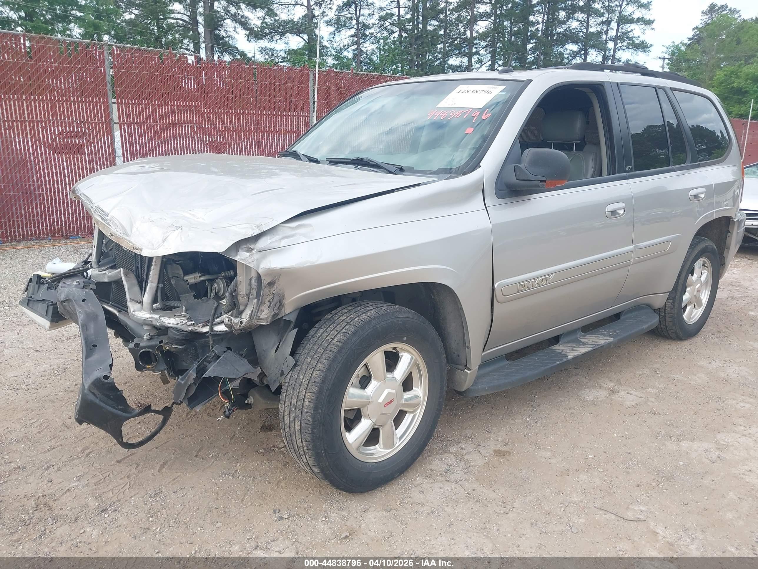 GMC ENVOY image 2