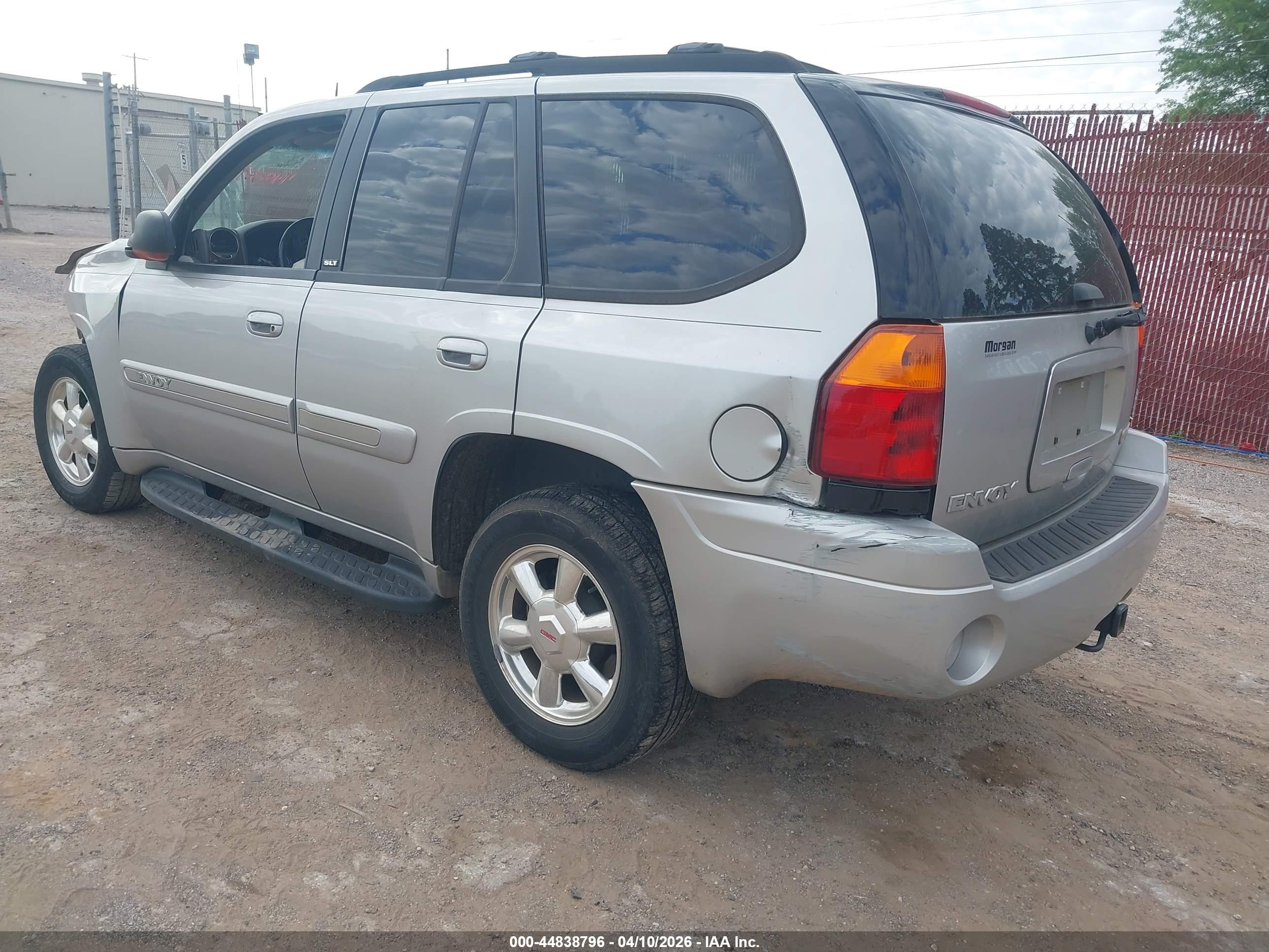 GMC ENVOY image 3