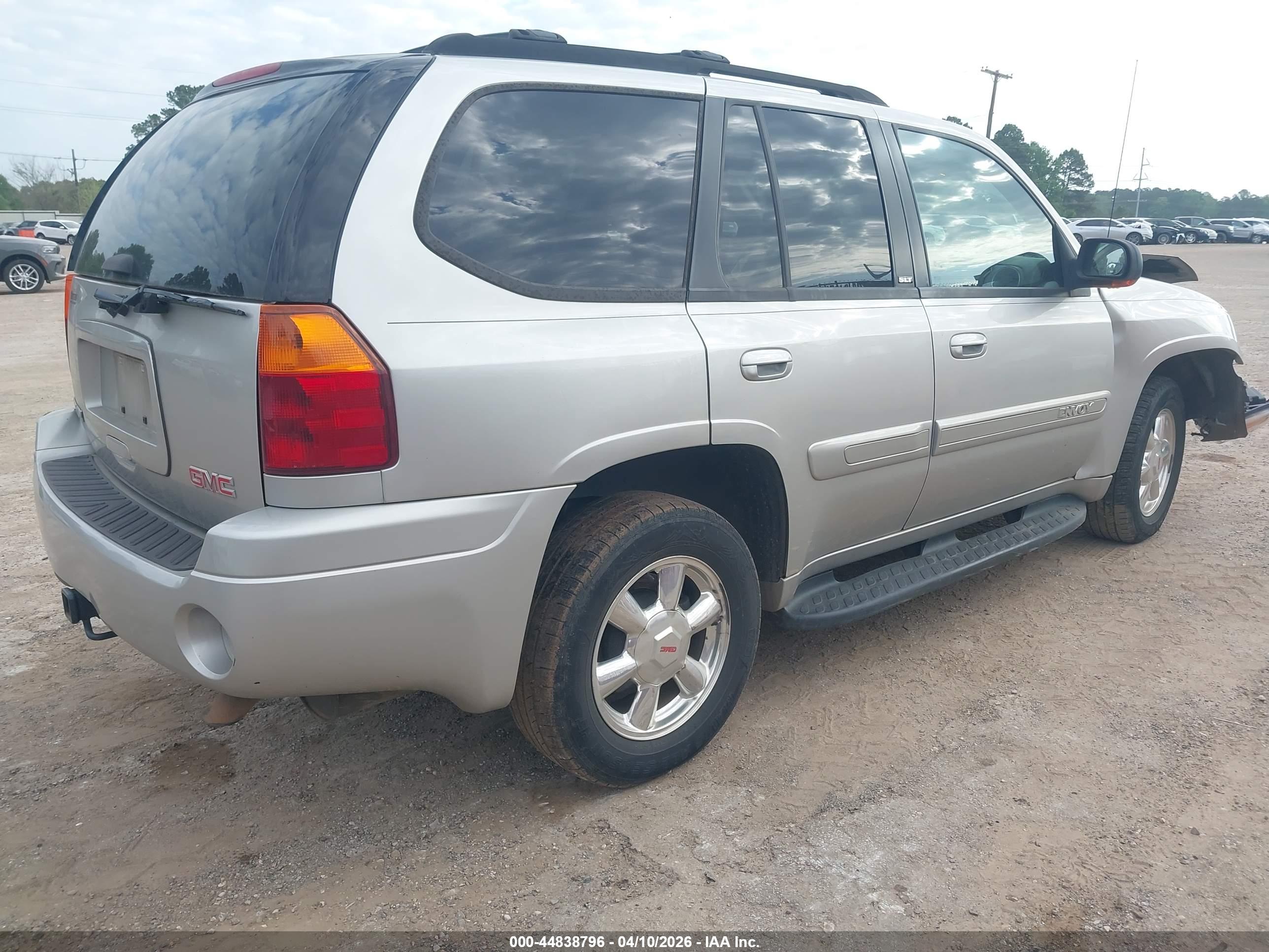 GMC ENVOY image 4