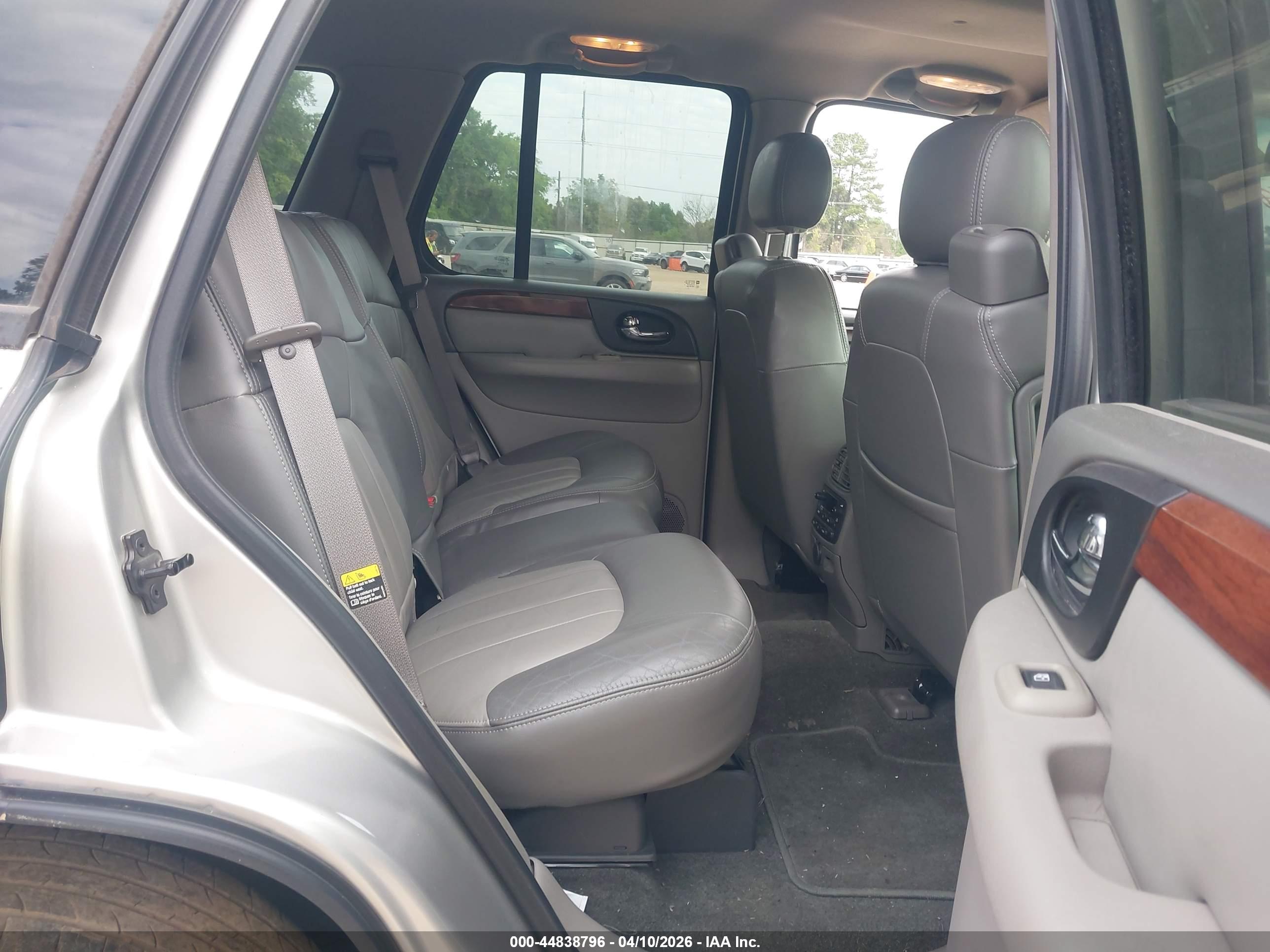 GMC ENVOY image 8