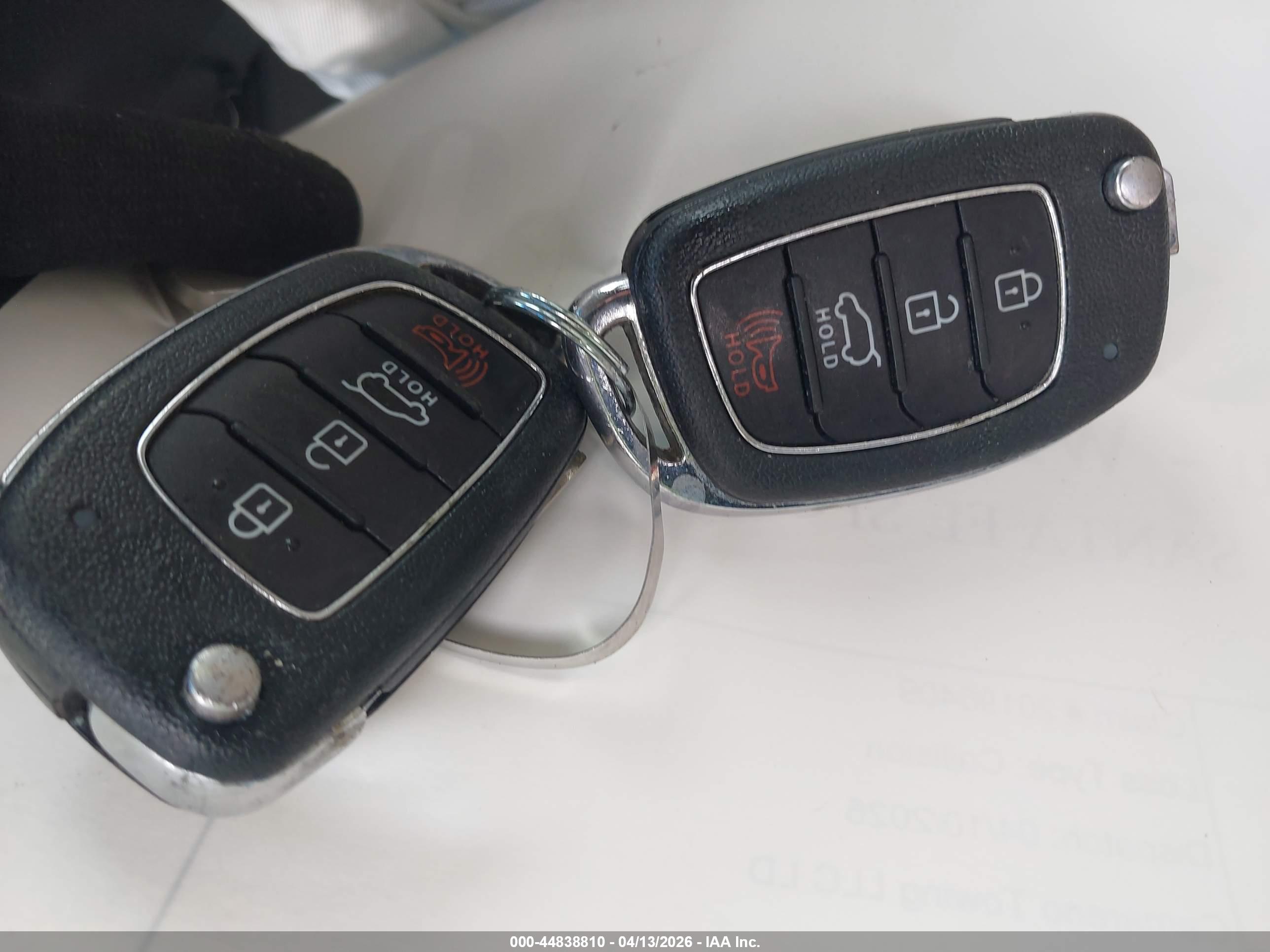 HYUNDAI SANTA image 11