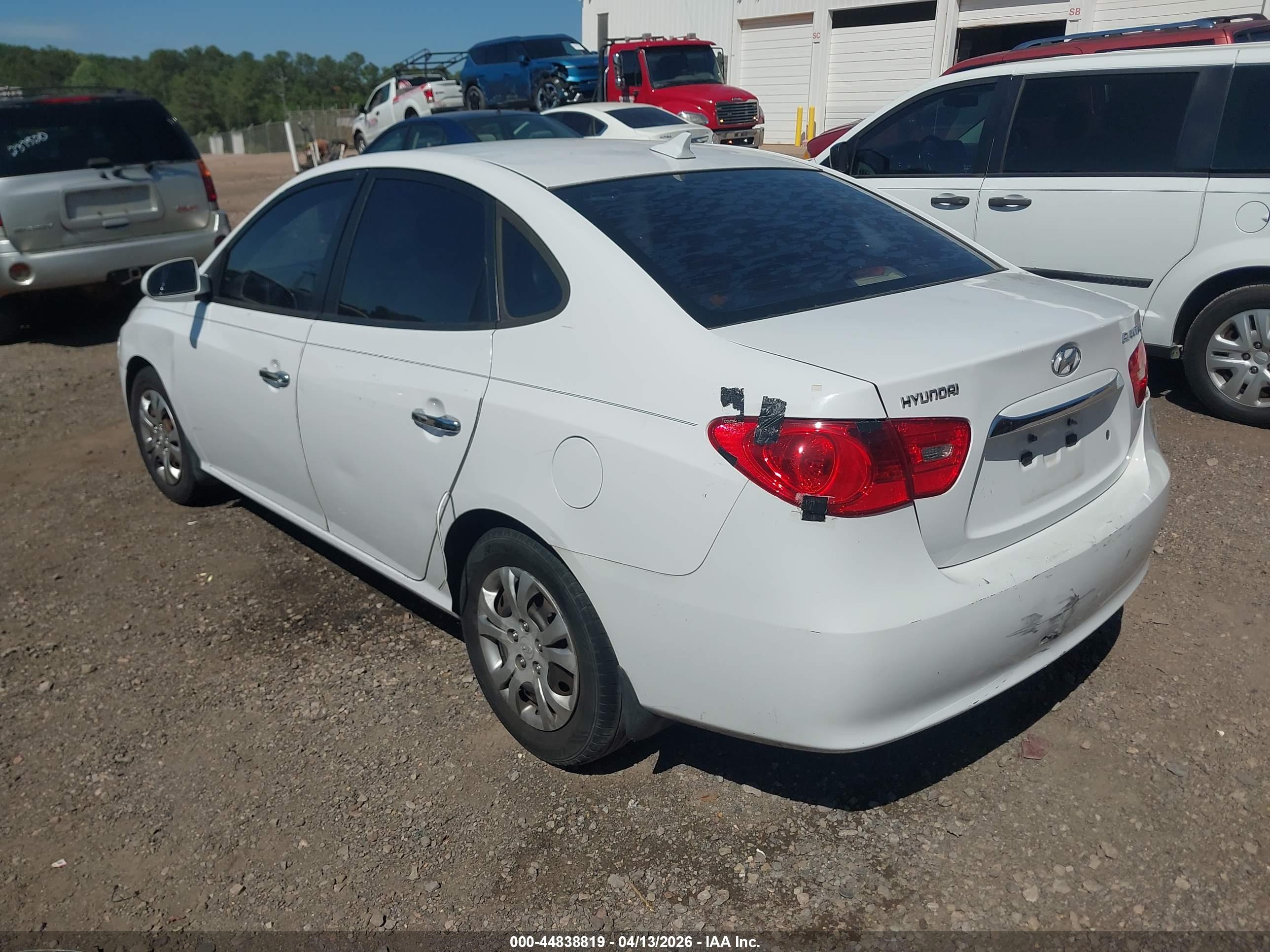 HYUNDAI ELANTRA image 3