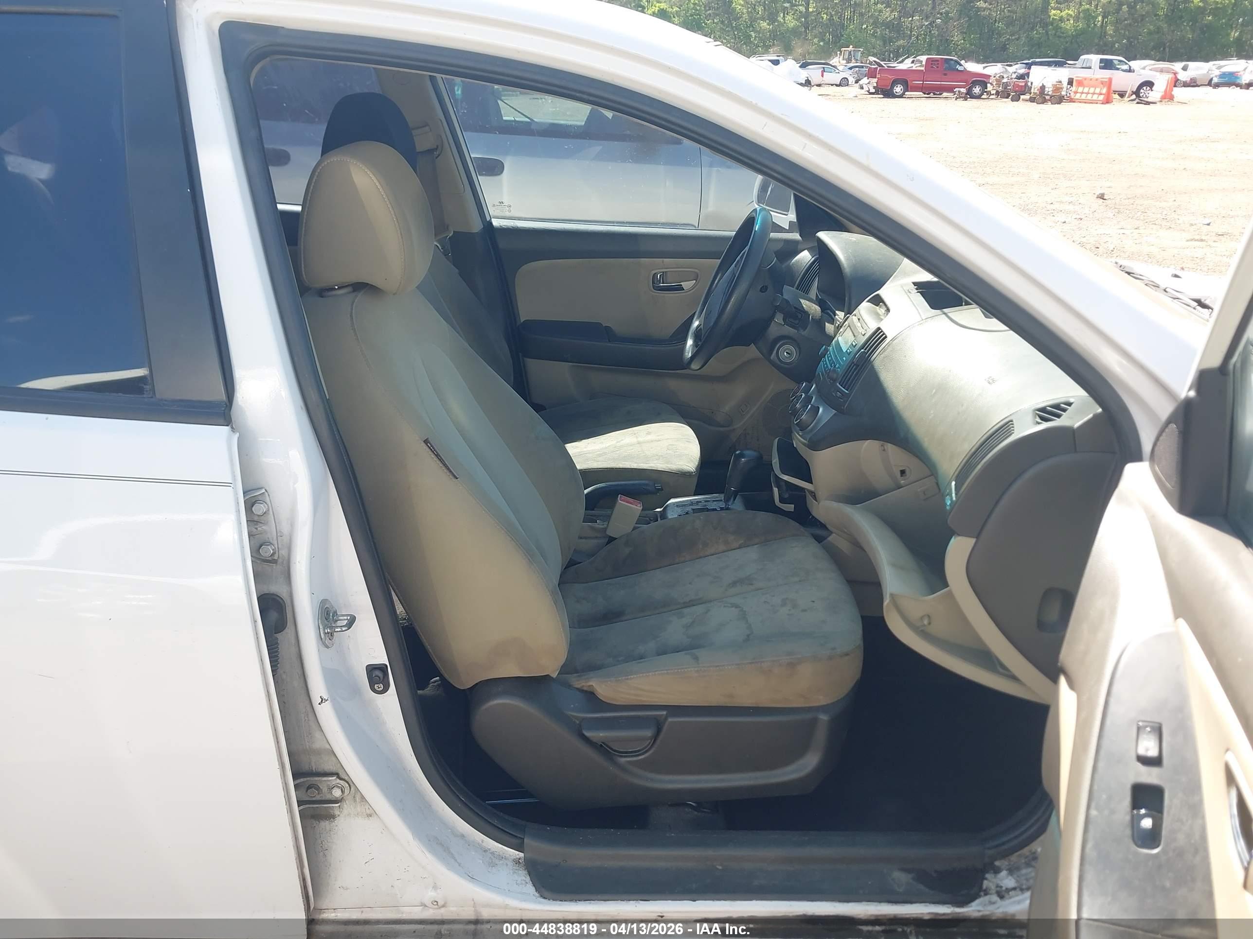 HYUNDAI ELANTRA image 5