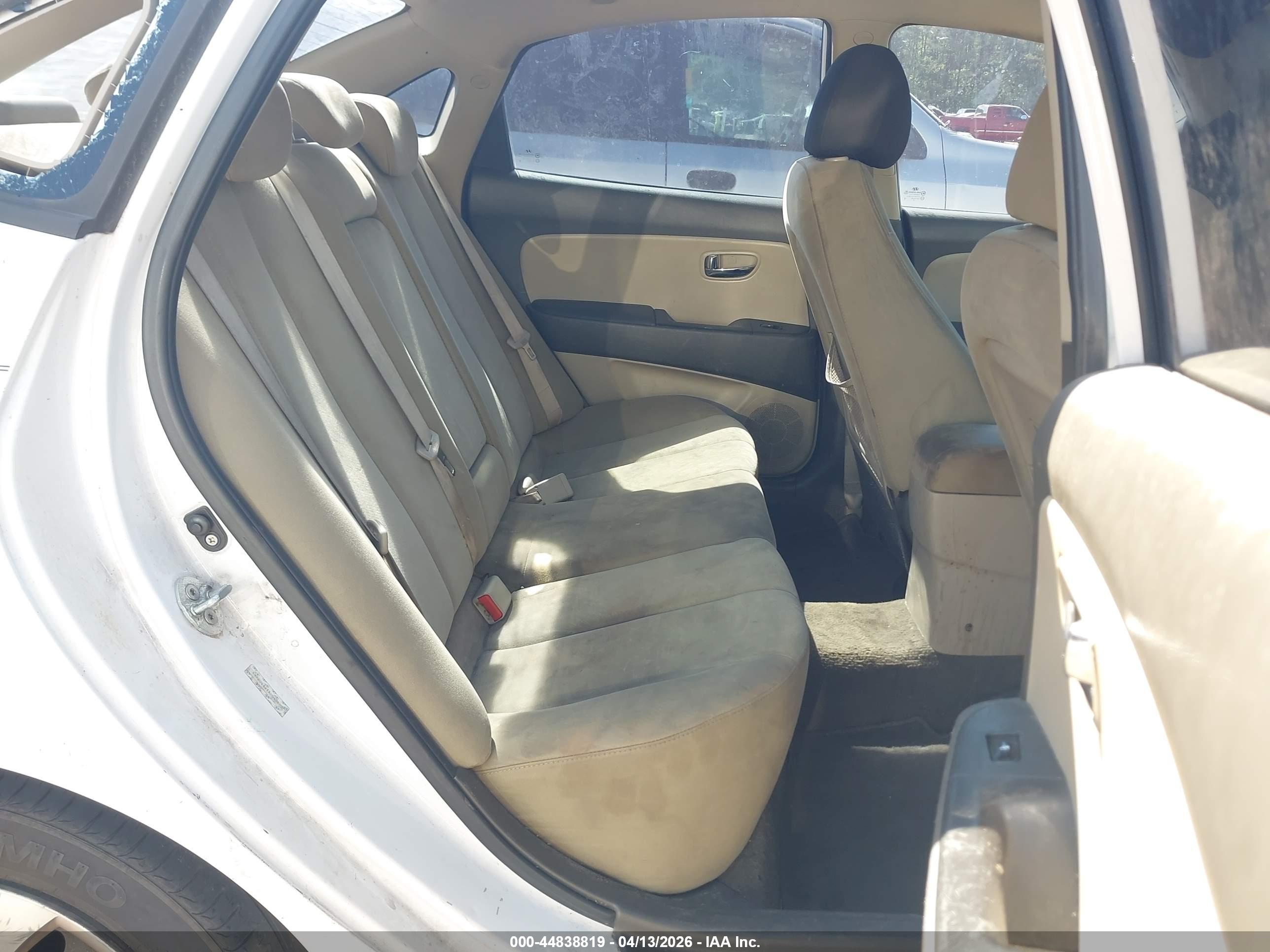 HYUNDAI ELANTRA image 8