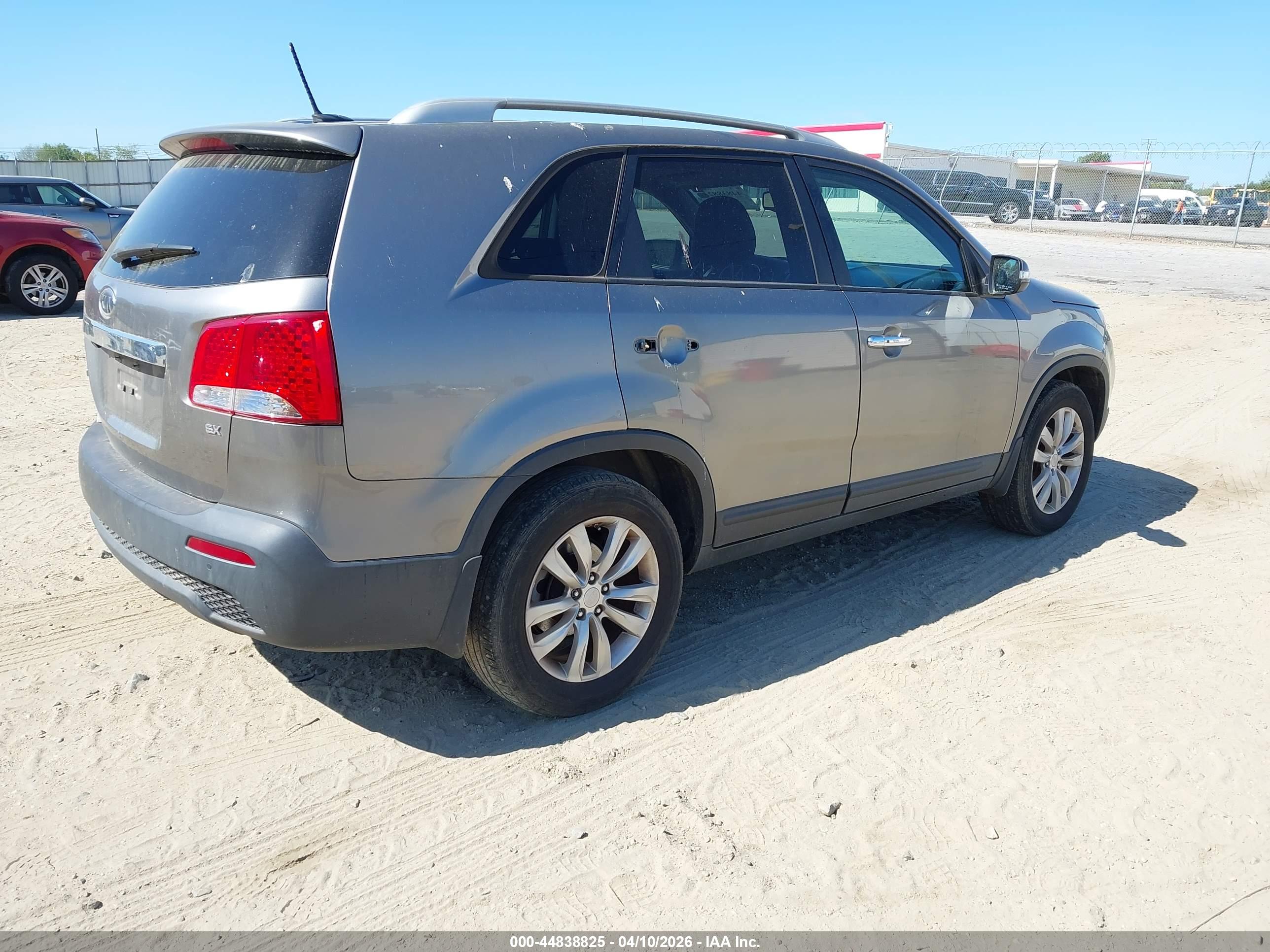 KIA SORENTO image 4