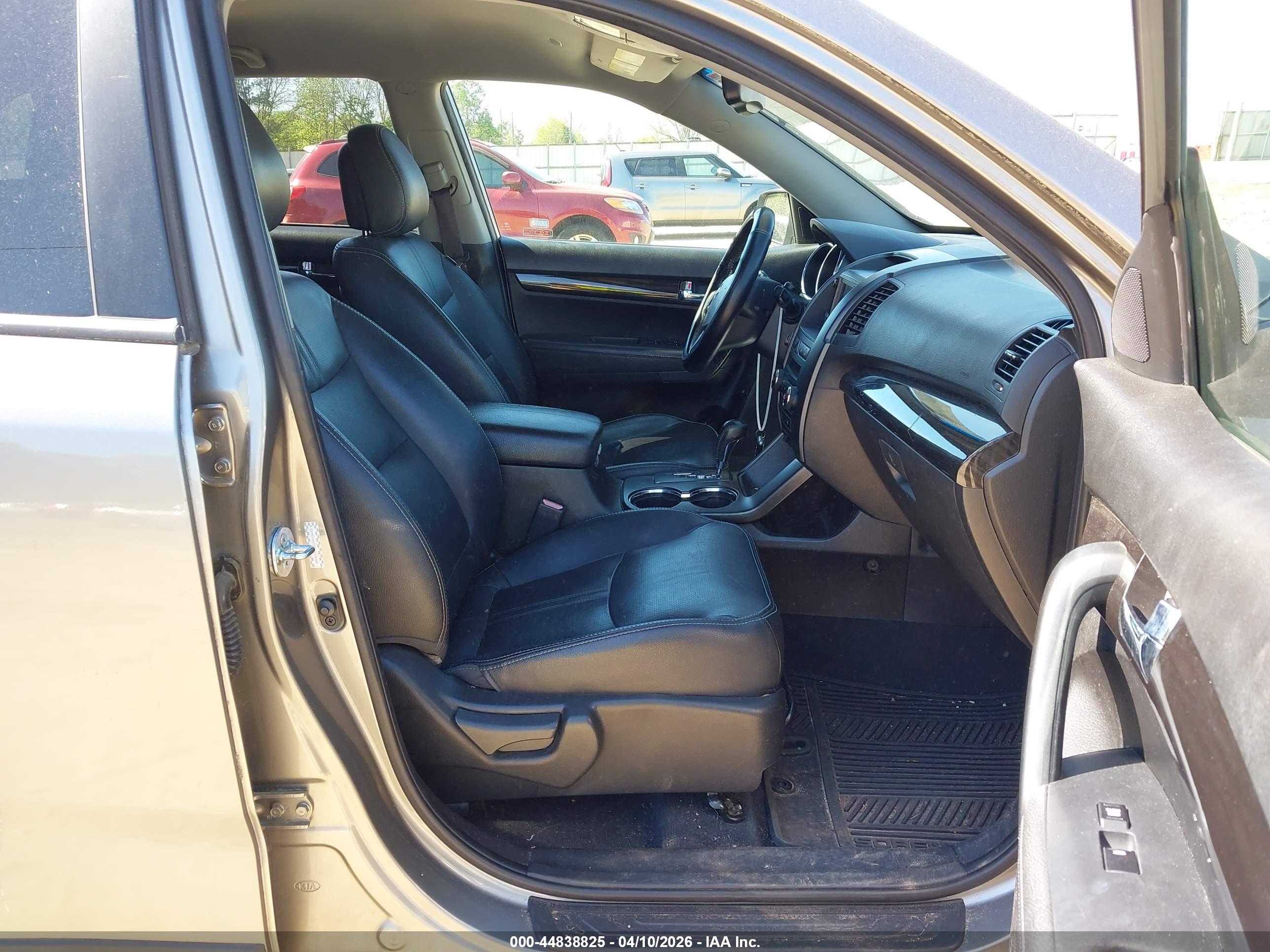 KIA SORENTO image 5