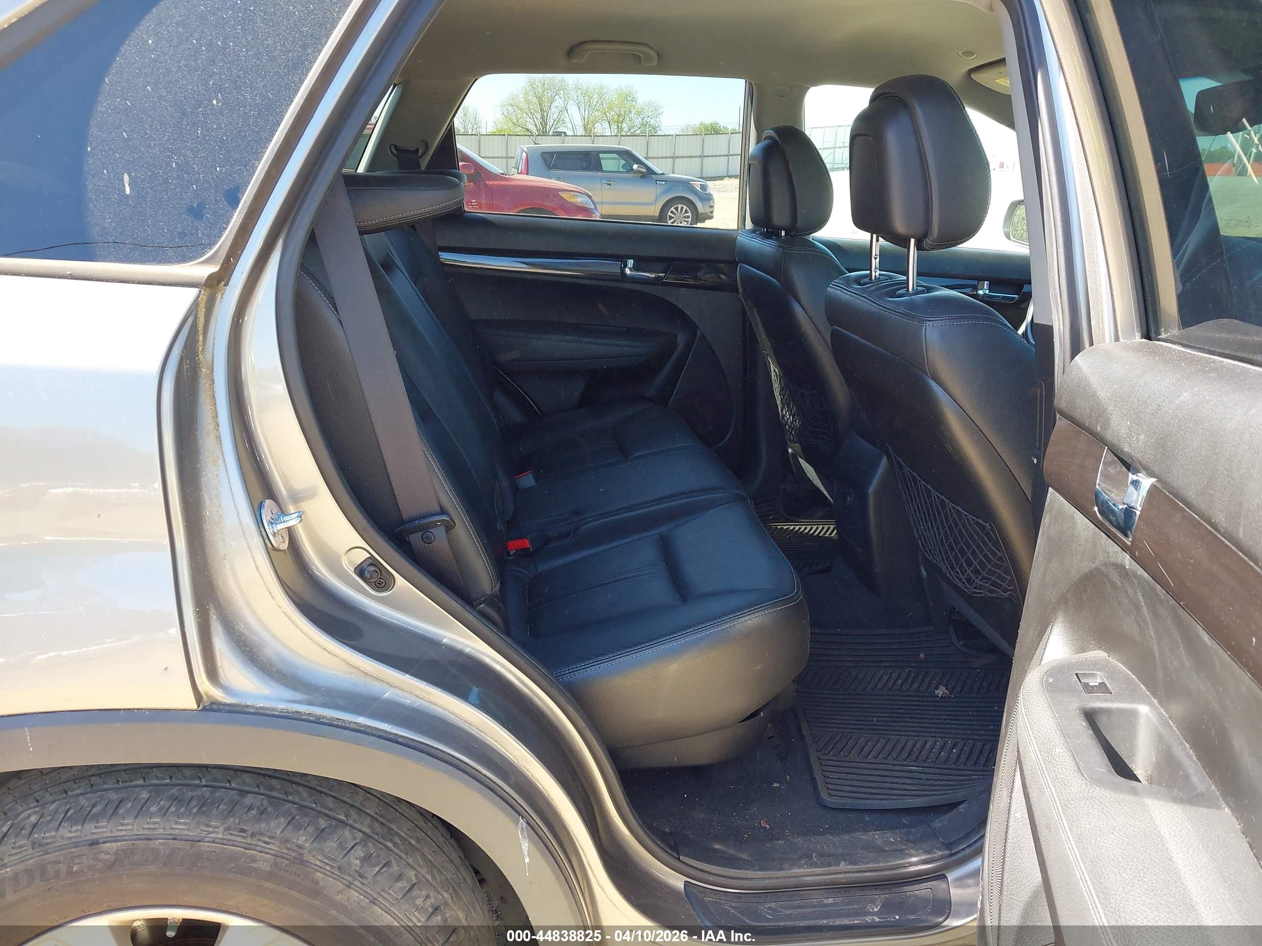 KIA SORENTO image 8