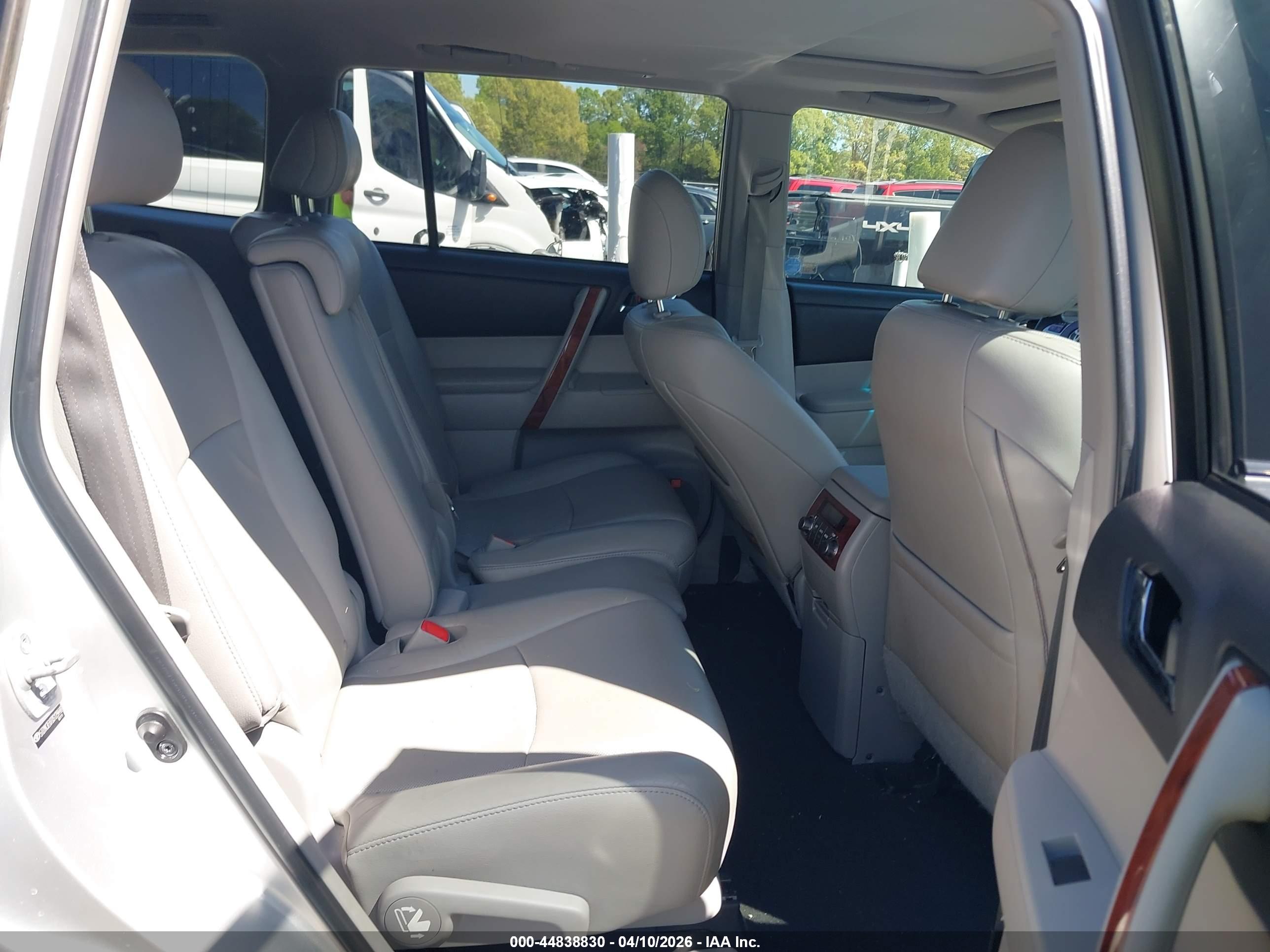 TOYOTA HIGHLANDER image 8