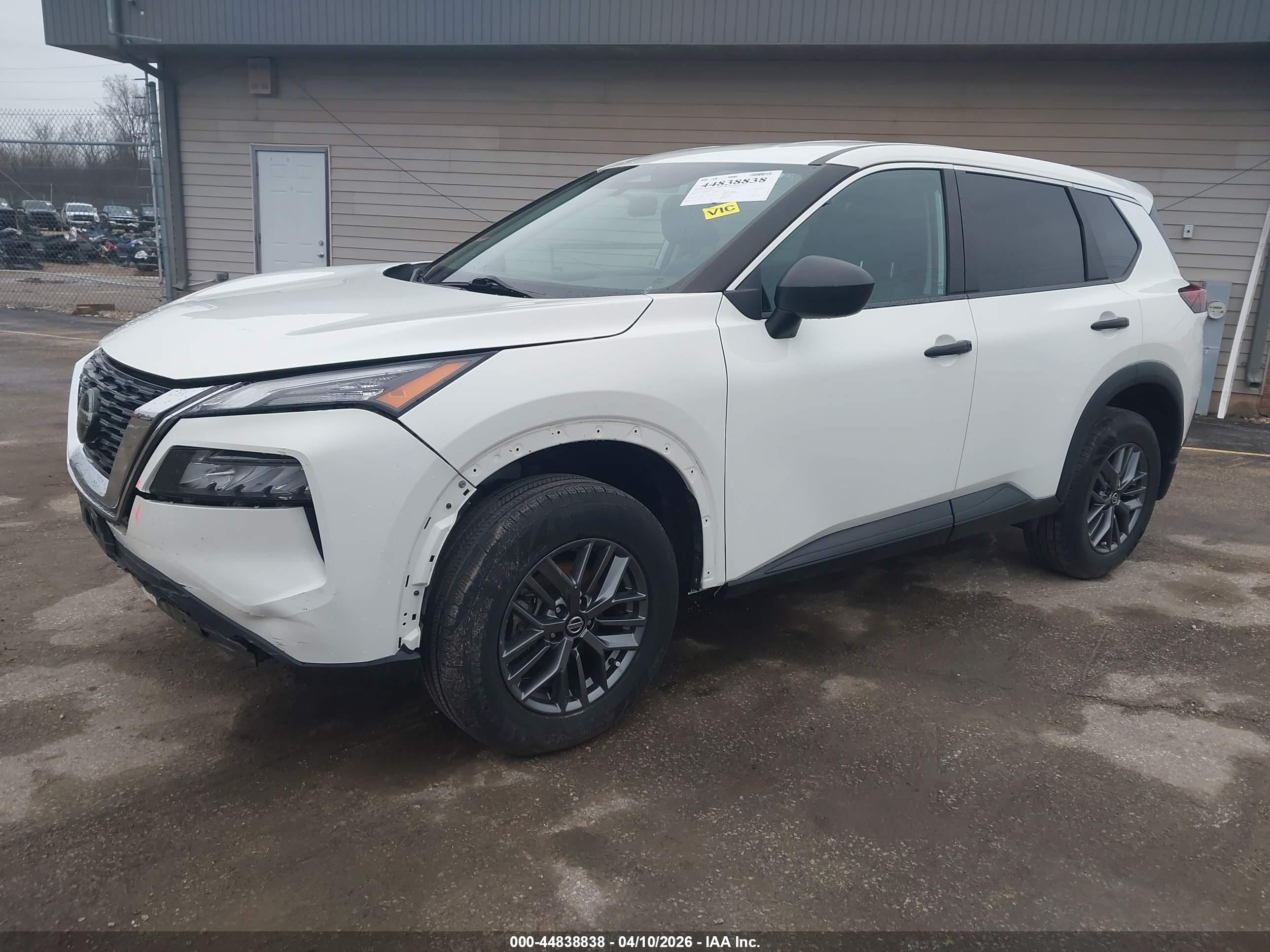 NISSAN ROGUE image 2