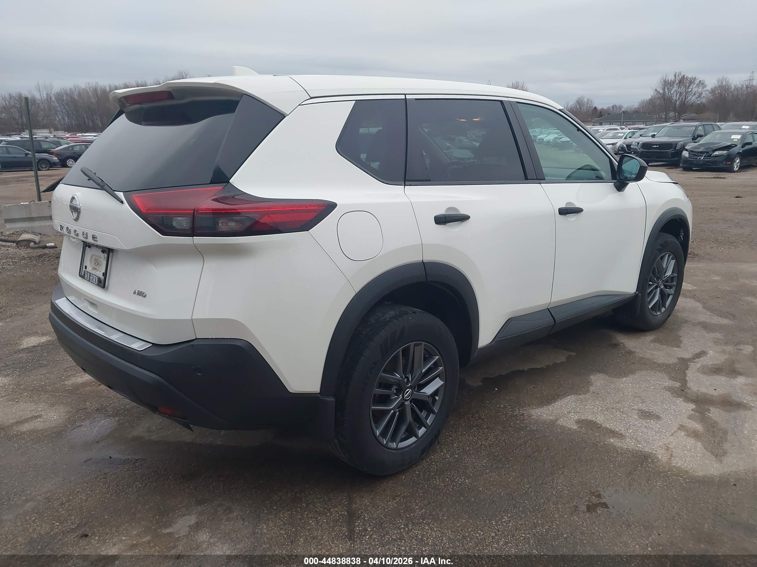 NISSAN ROGUE image 4