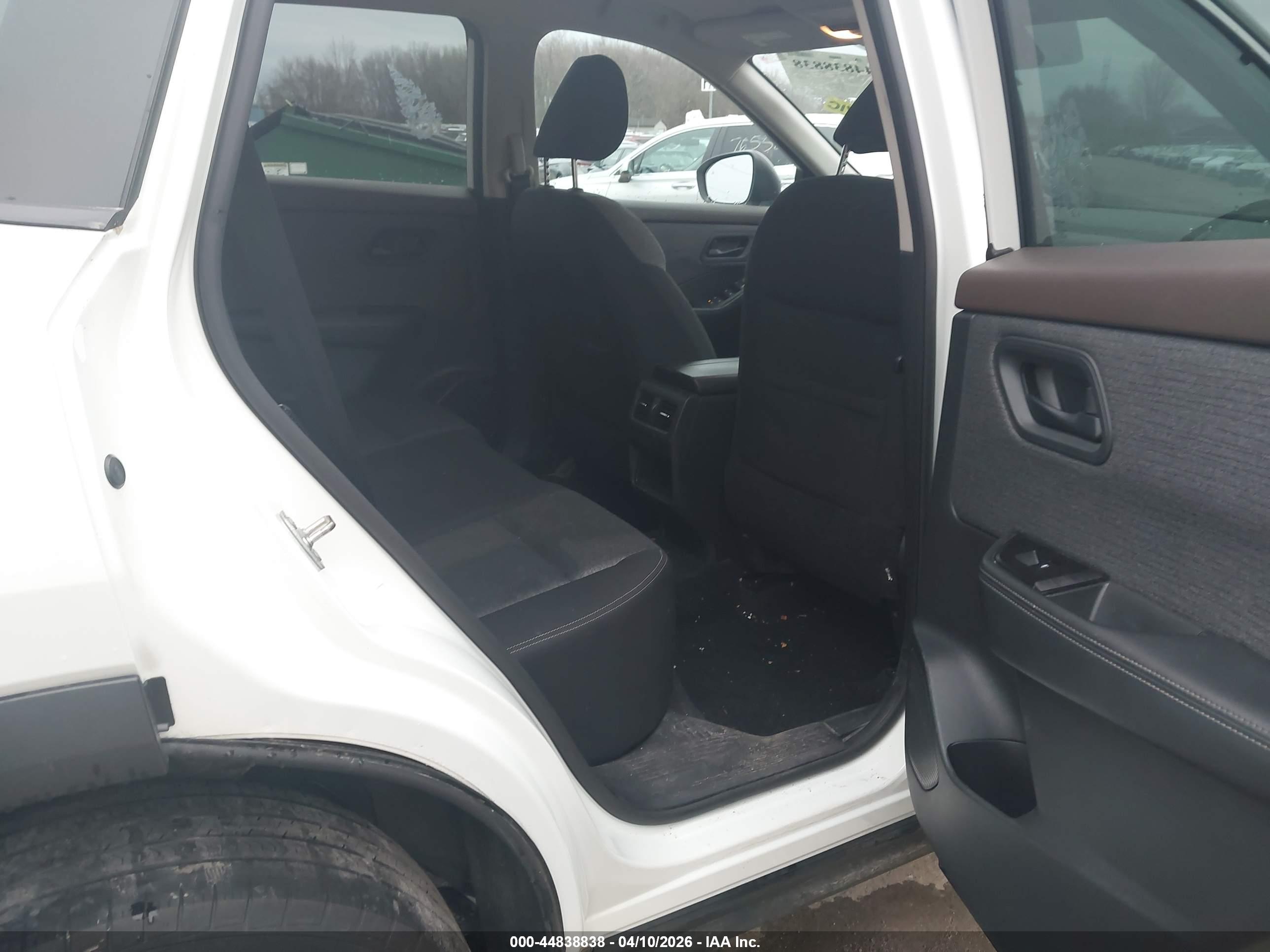 NISSAN ROGUE image 8