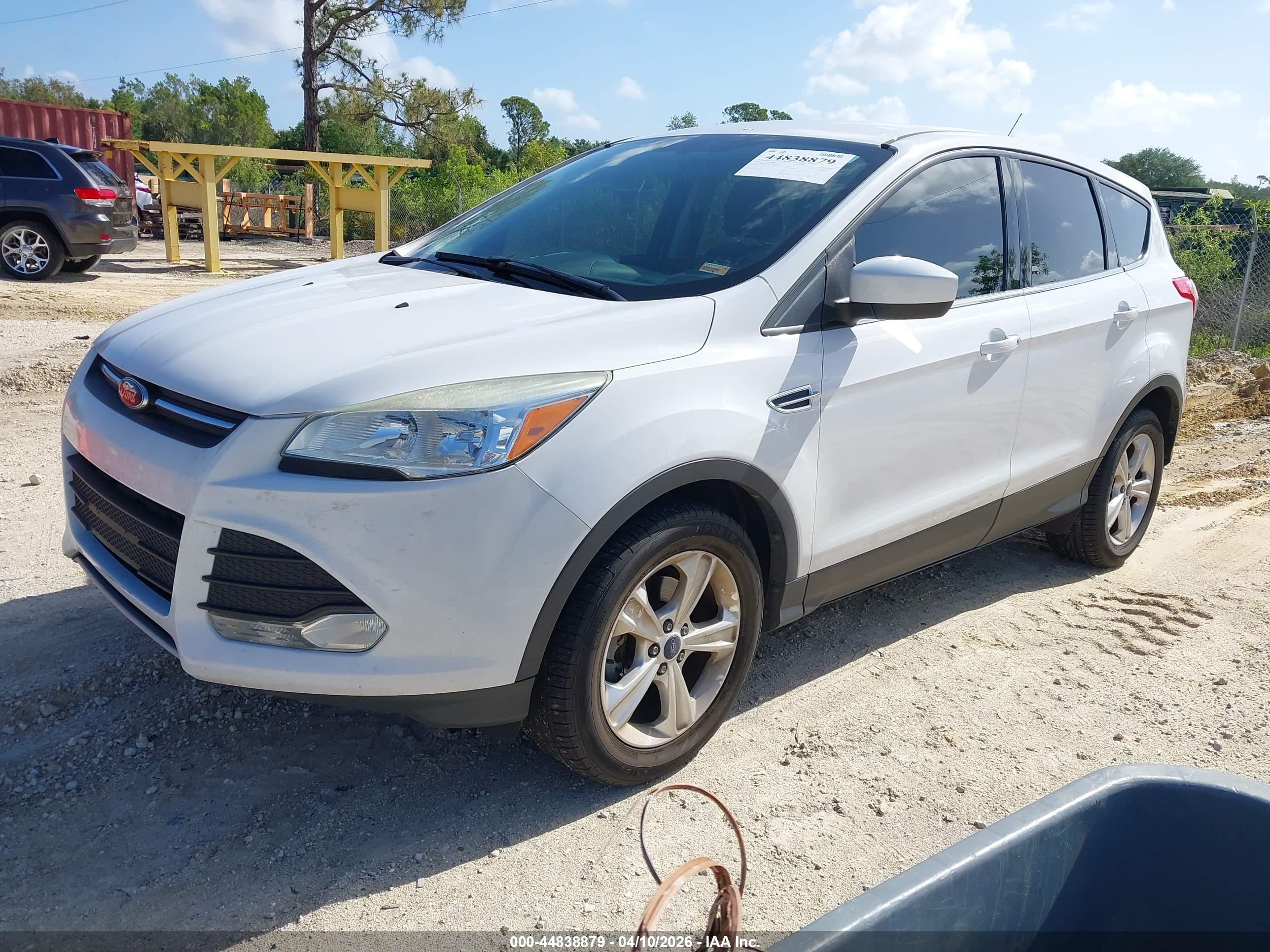 FORD ESCAPE image 2