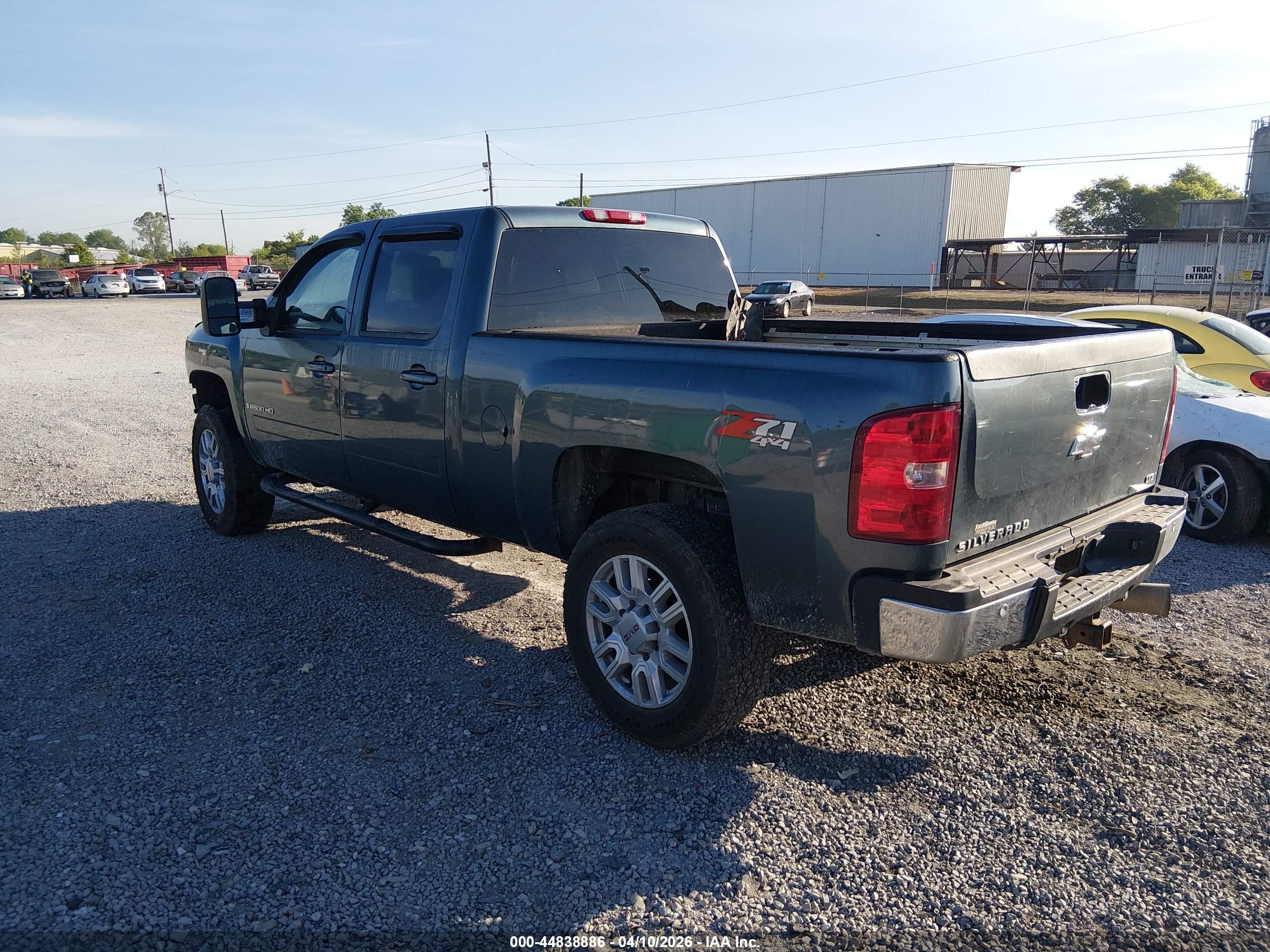 CHEVROLET SILVERADO image 3