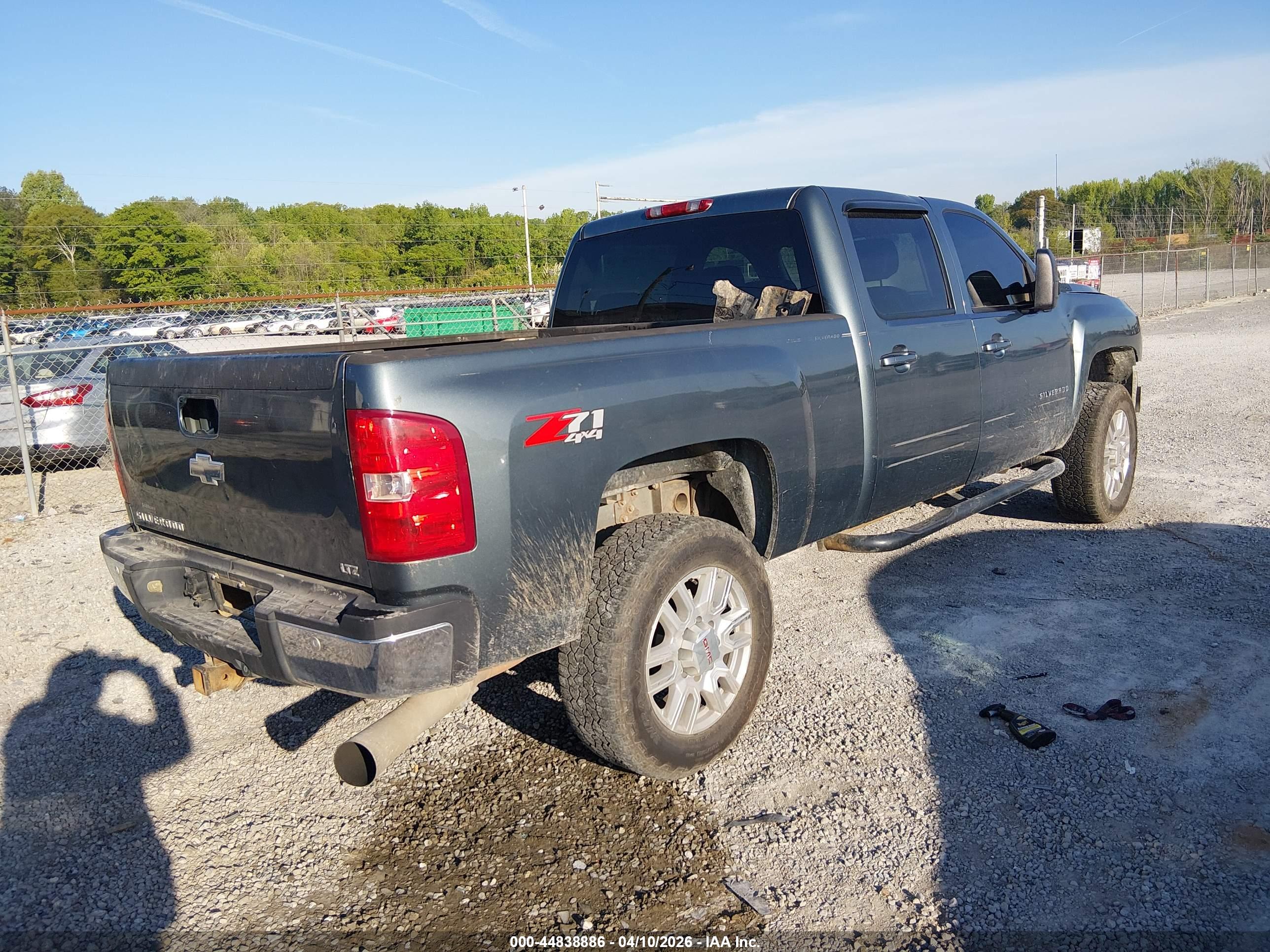 CHEVROLET SILVERADO image 4